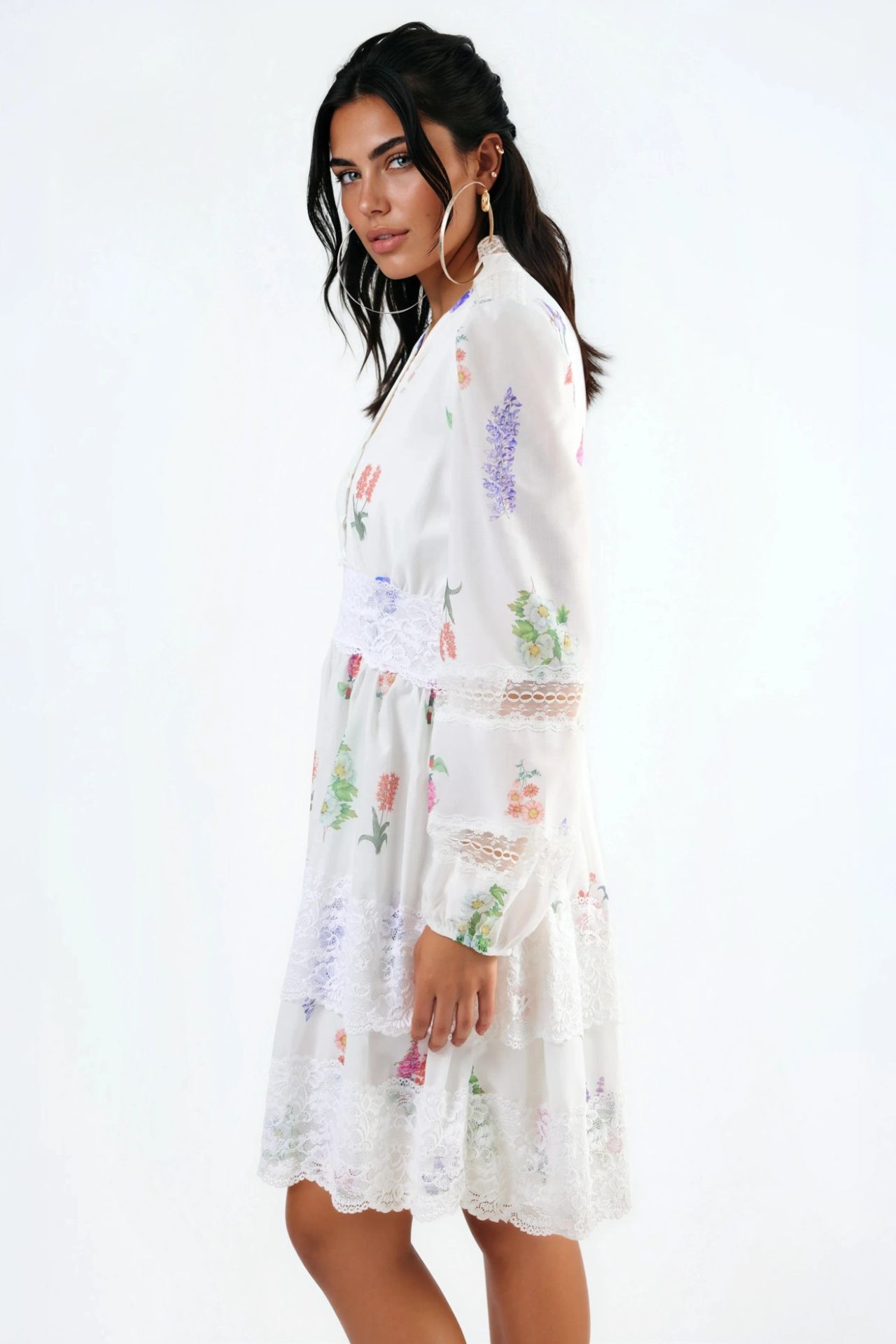 MSN Floral Lace Mini Dress with V-Neck 4