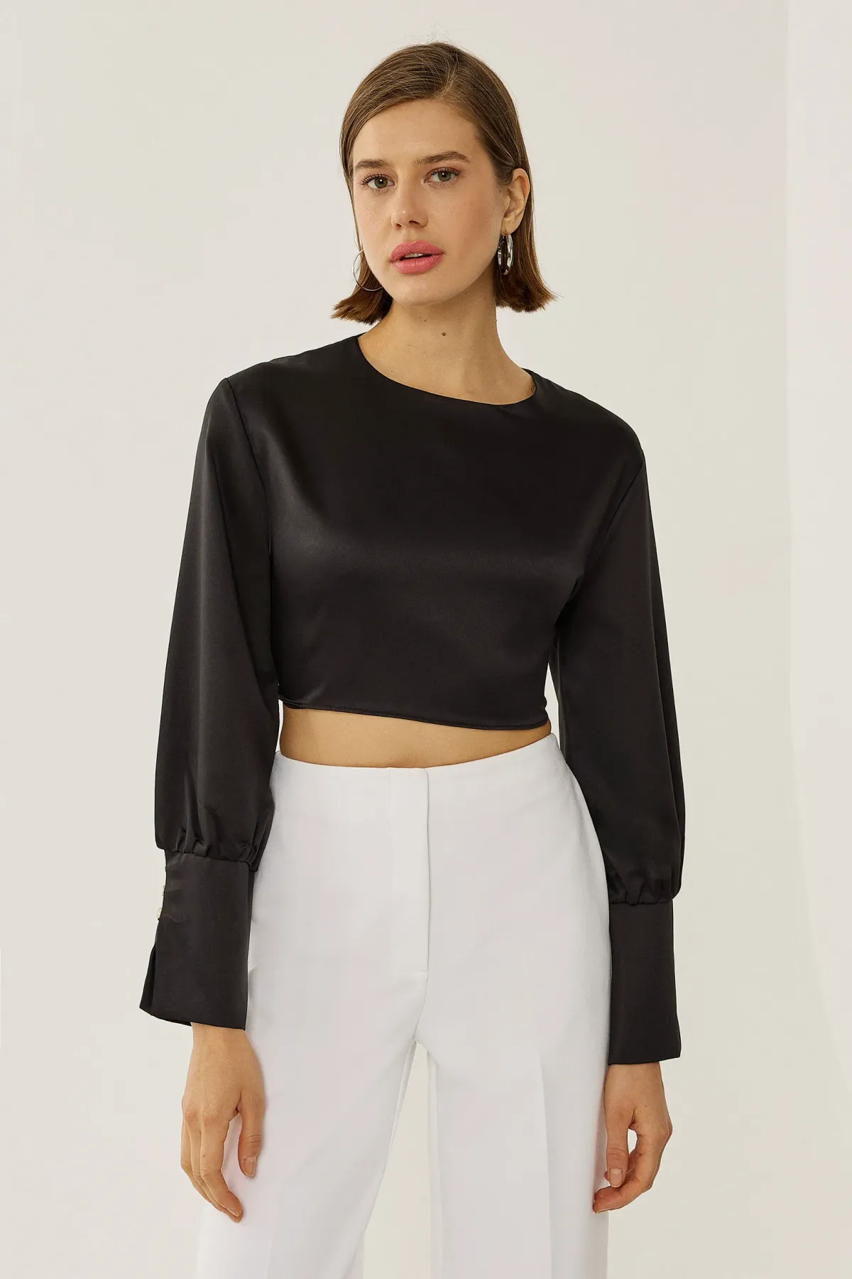 Half Turtleneck Open Back Blouse 4