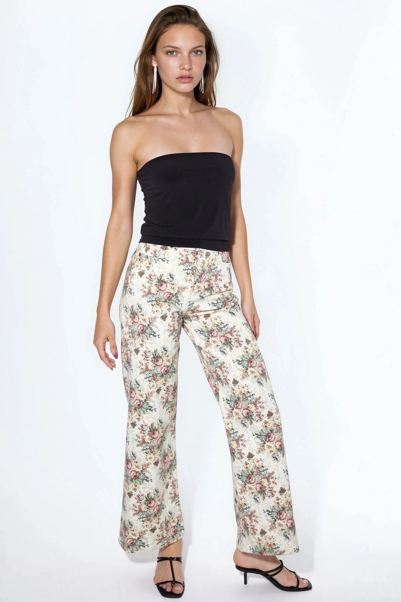 BUSEM Strapless Knitted Crop Top 4