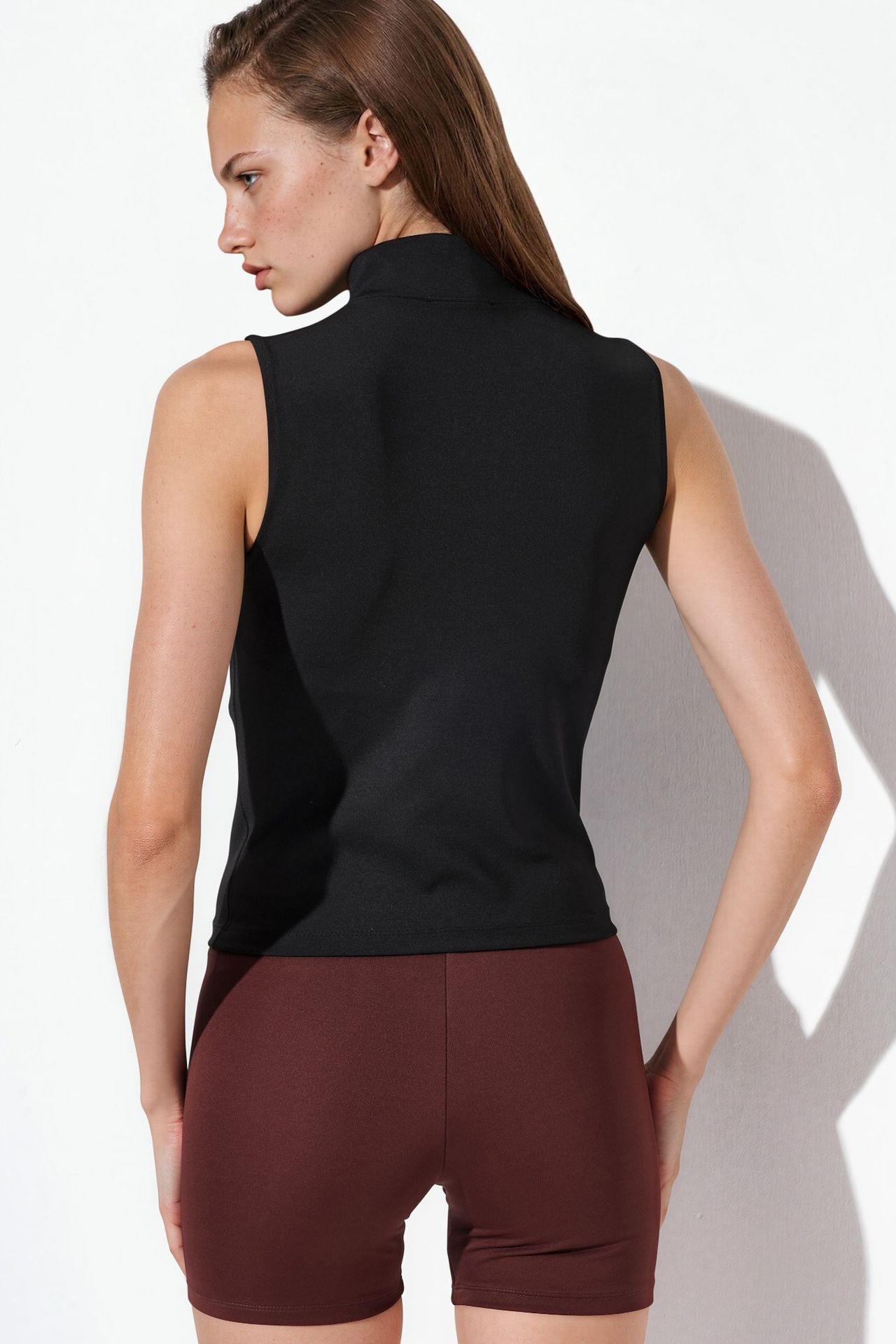 Fitted Turtleneck Sleeveless Active Top 3