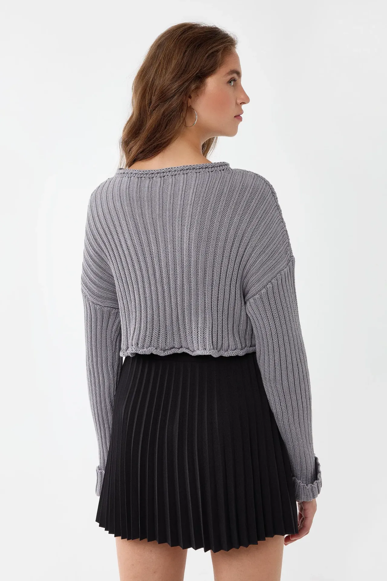 Fitted Crew Neck Cropped Sweater
