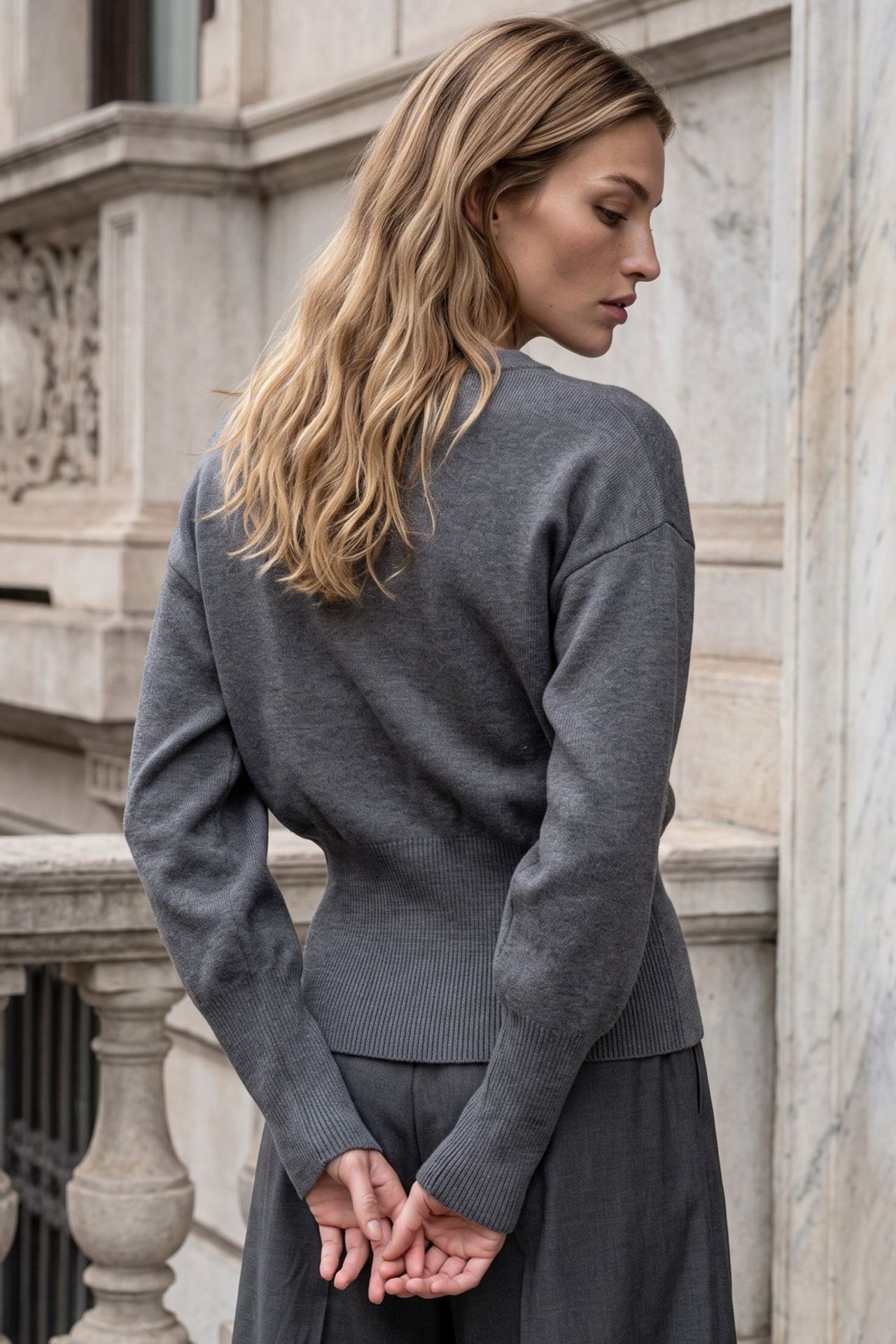Soft Textured Fitted Knit Cardigan