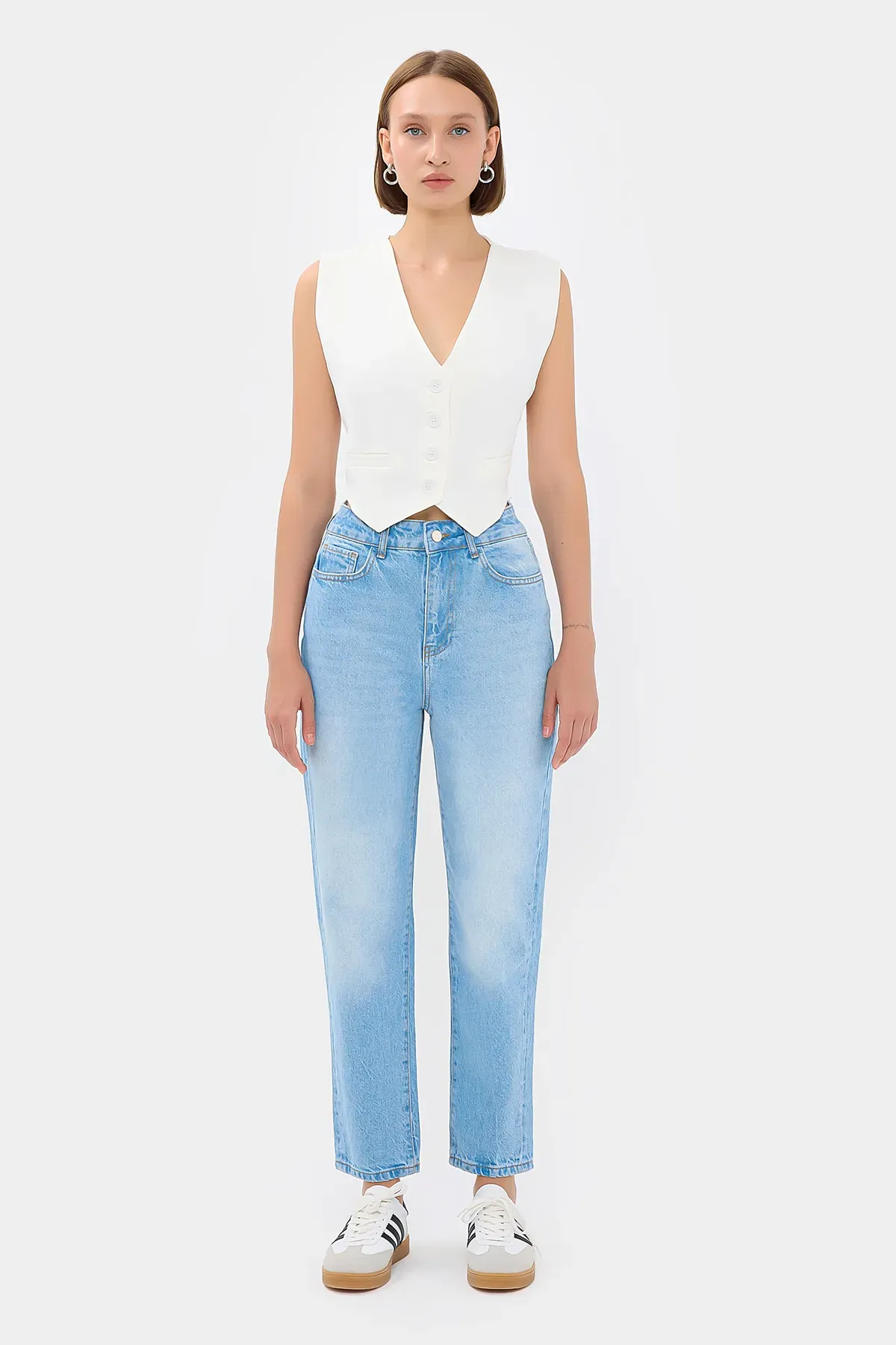 Buttoned V-Neck Sleeveless Waistcoat 2