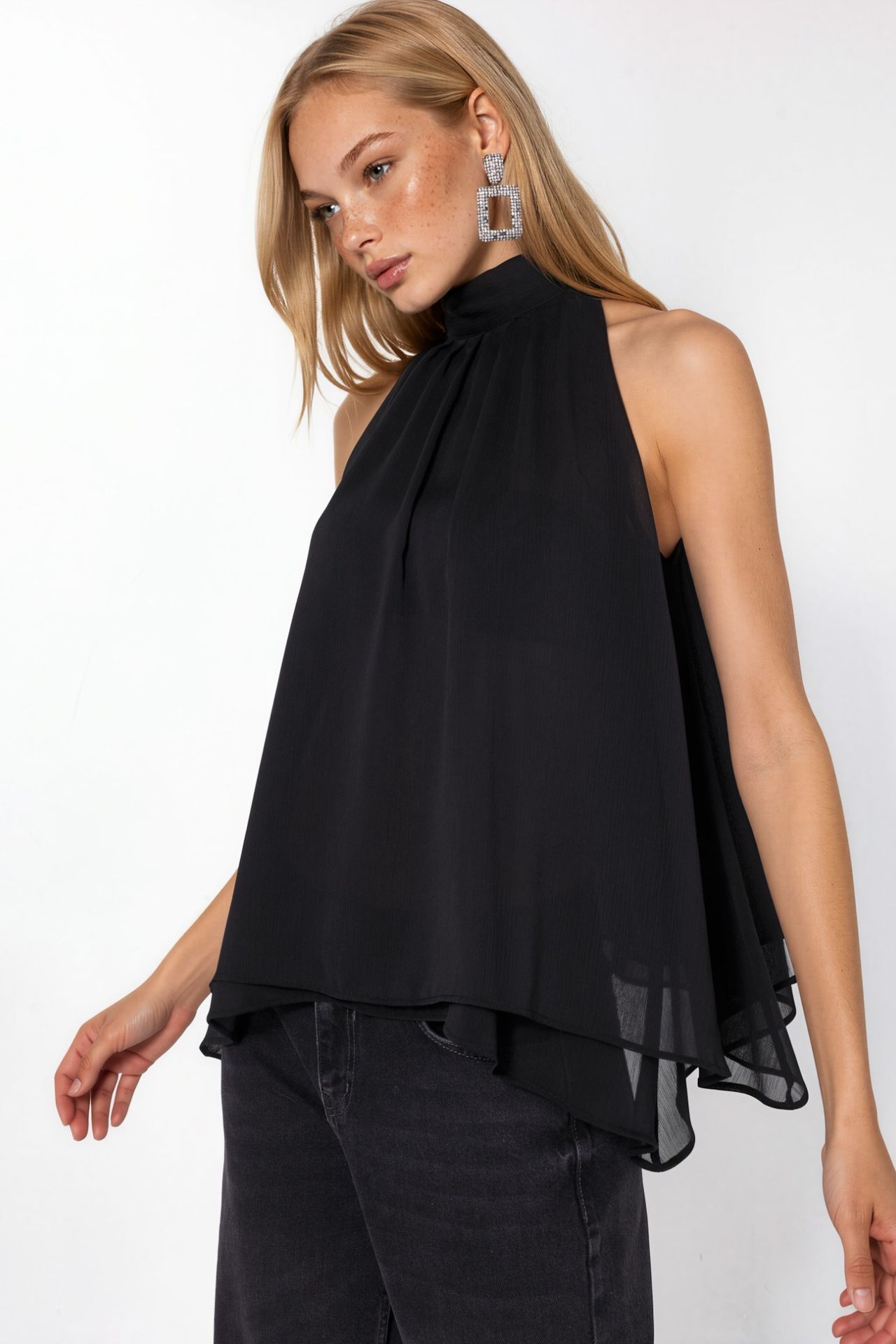Halter Neck Sleeveless Blouse 4