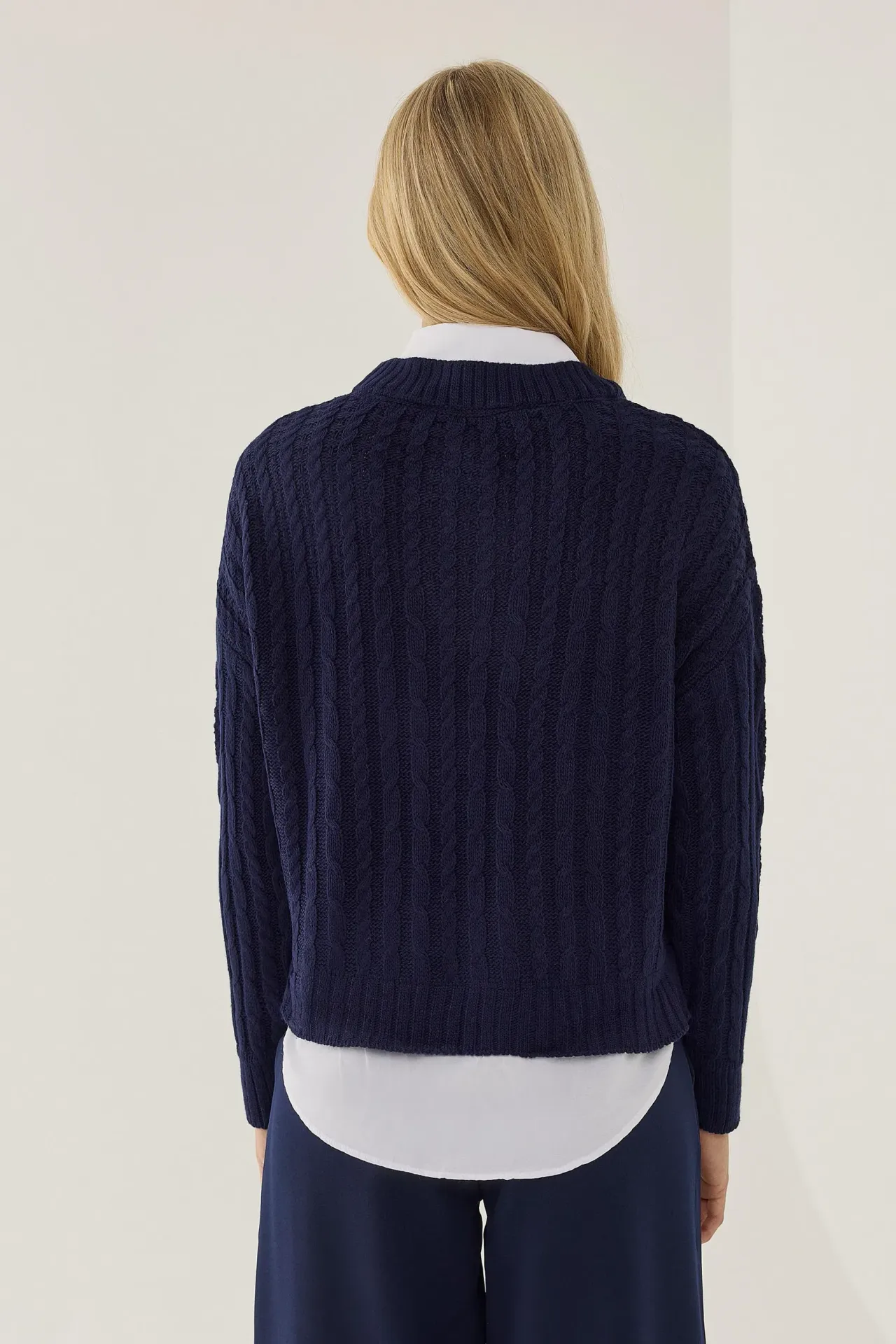 Relaxed Fit Shirt Collar Sweater with Hair Braid Pattern