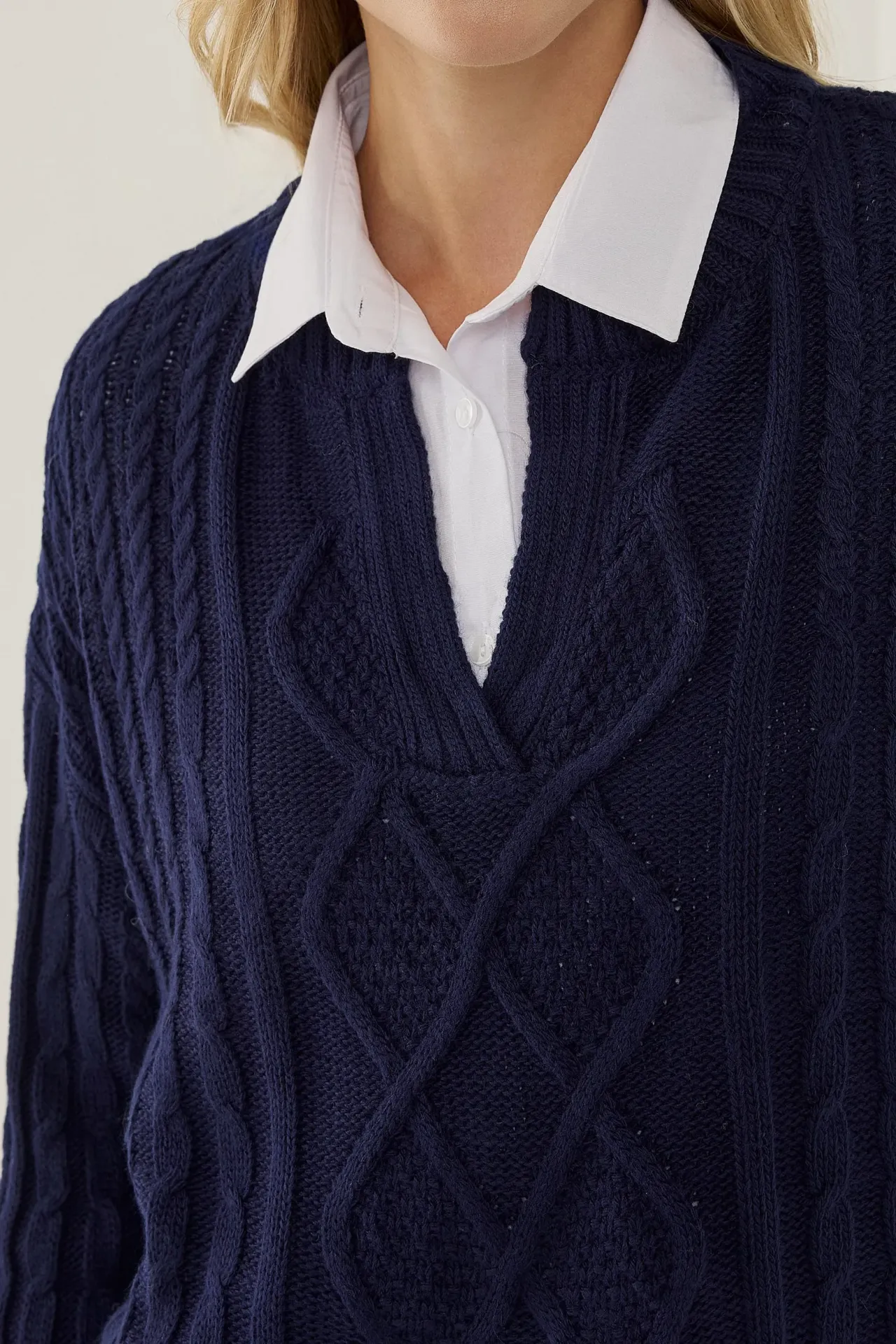 Relaxed Fit Shirt Collar Sweater with Hair Braid Pattern