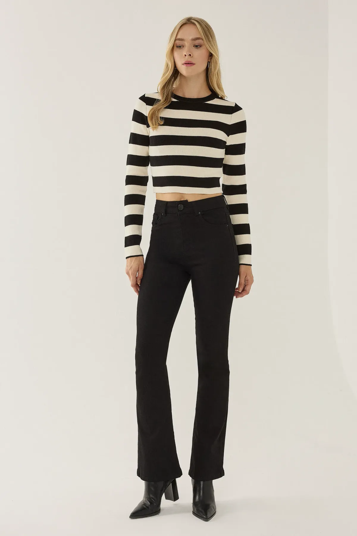 Striped Crew Neck Knit Top 3