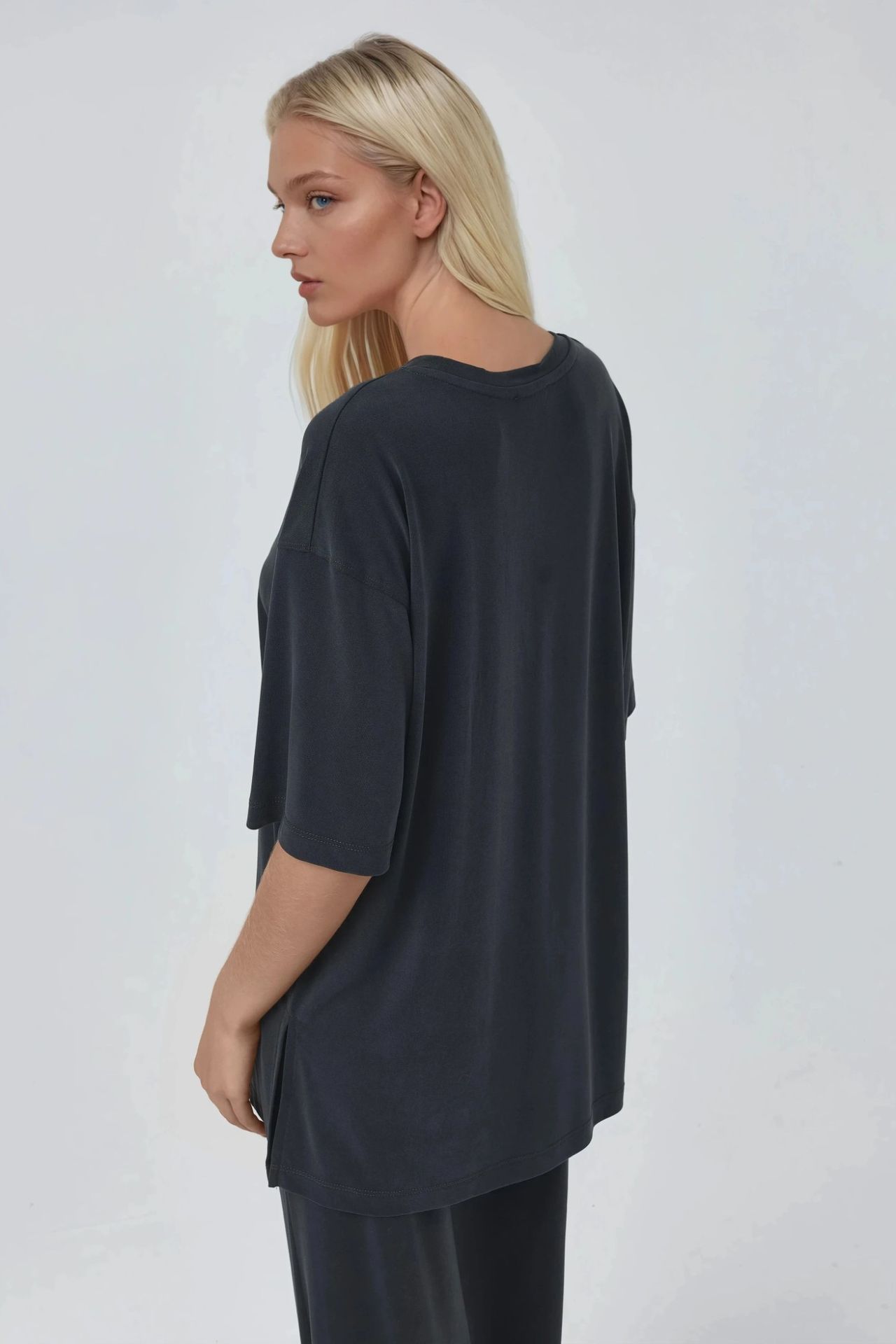 BUSEM Slit Detailed Crew Neck Short Sleeve T-Shirt 3