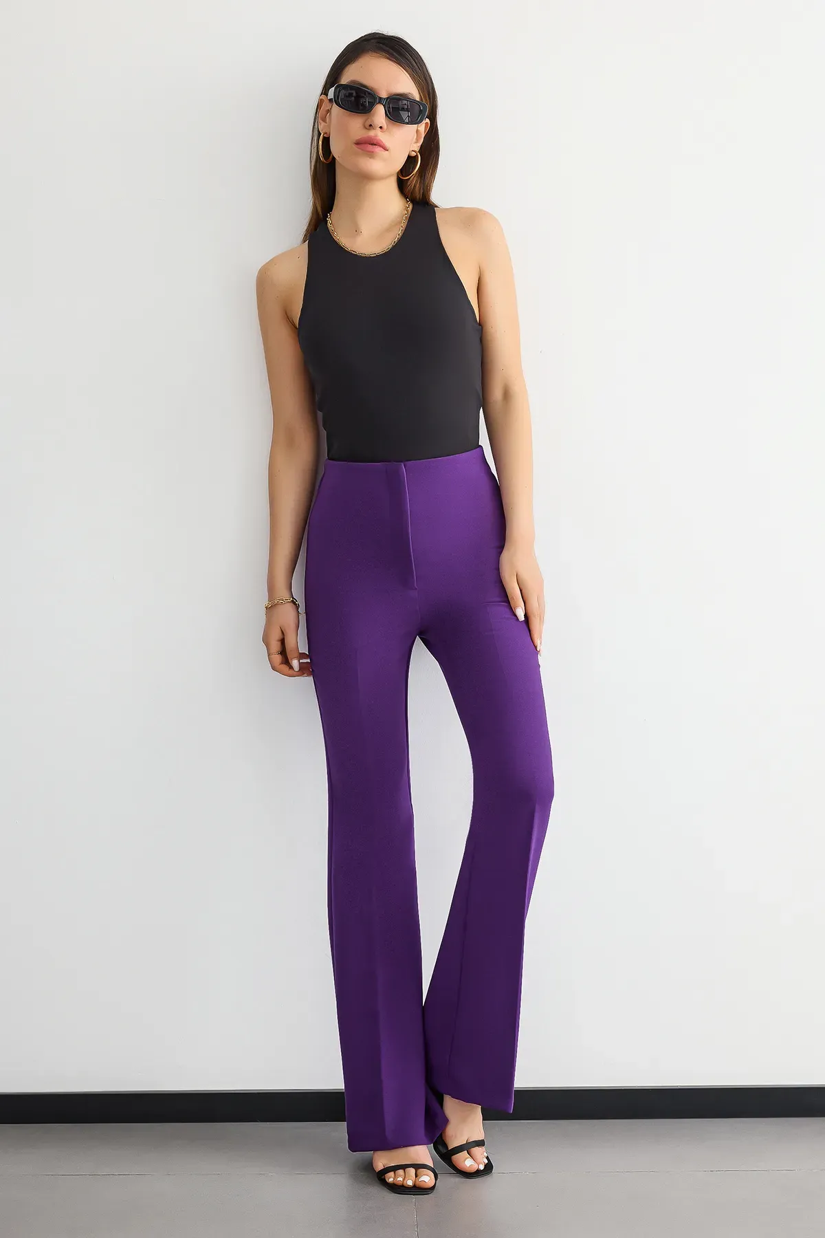 High-Waist Straight-Leg Trousers 3