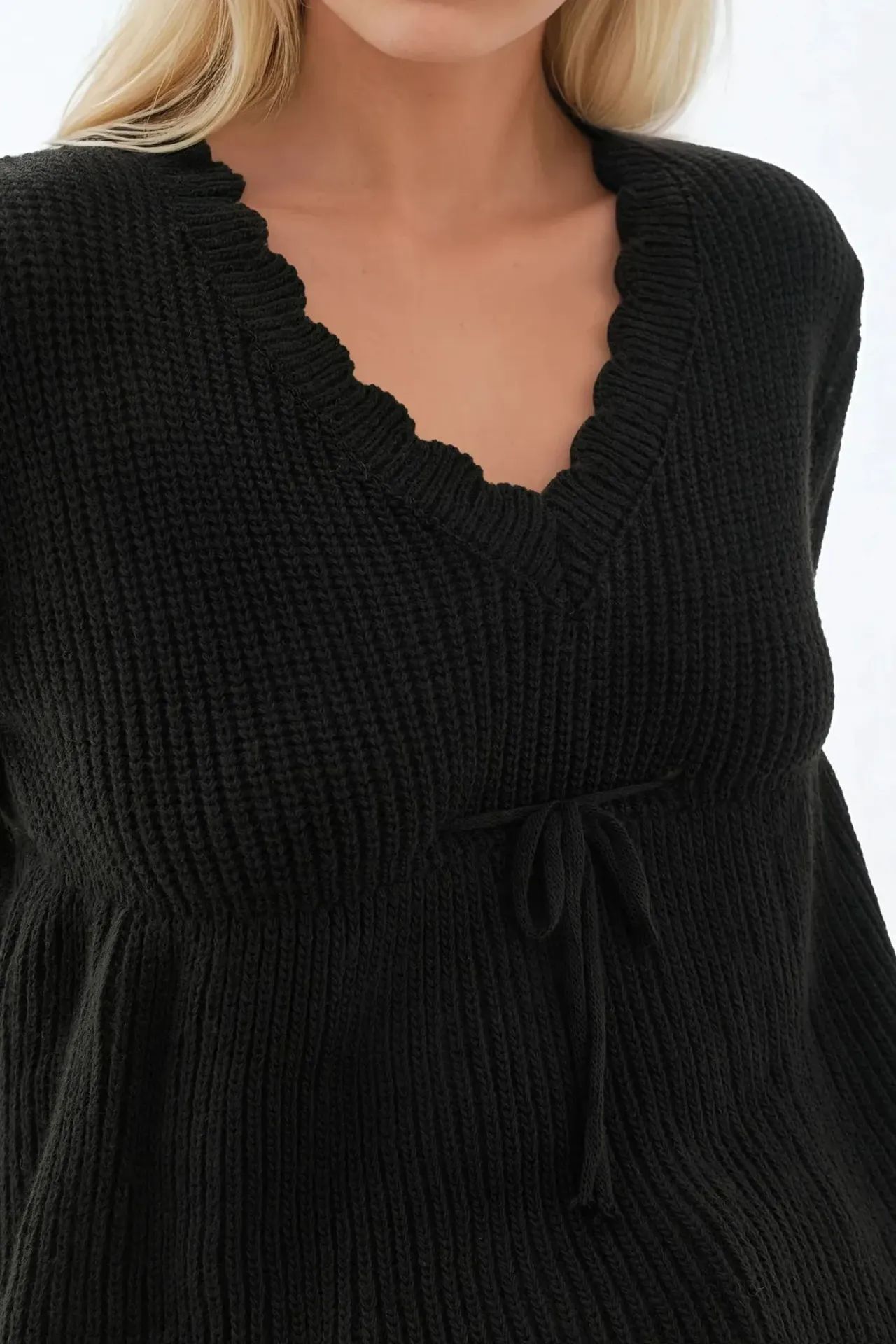 Sliced V-Neck Sweater with Tied Up Detail 5