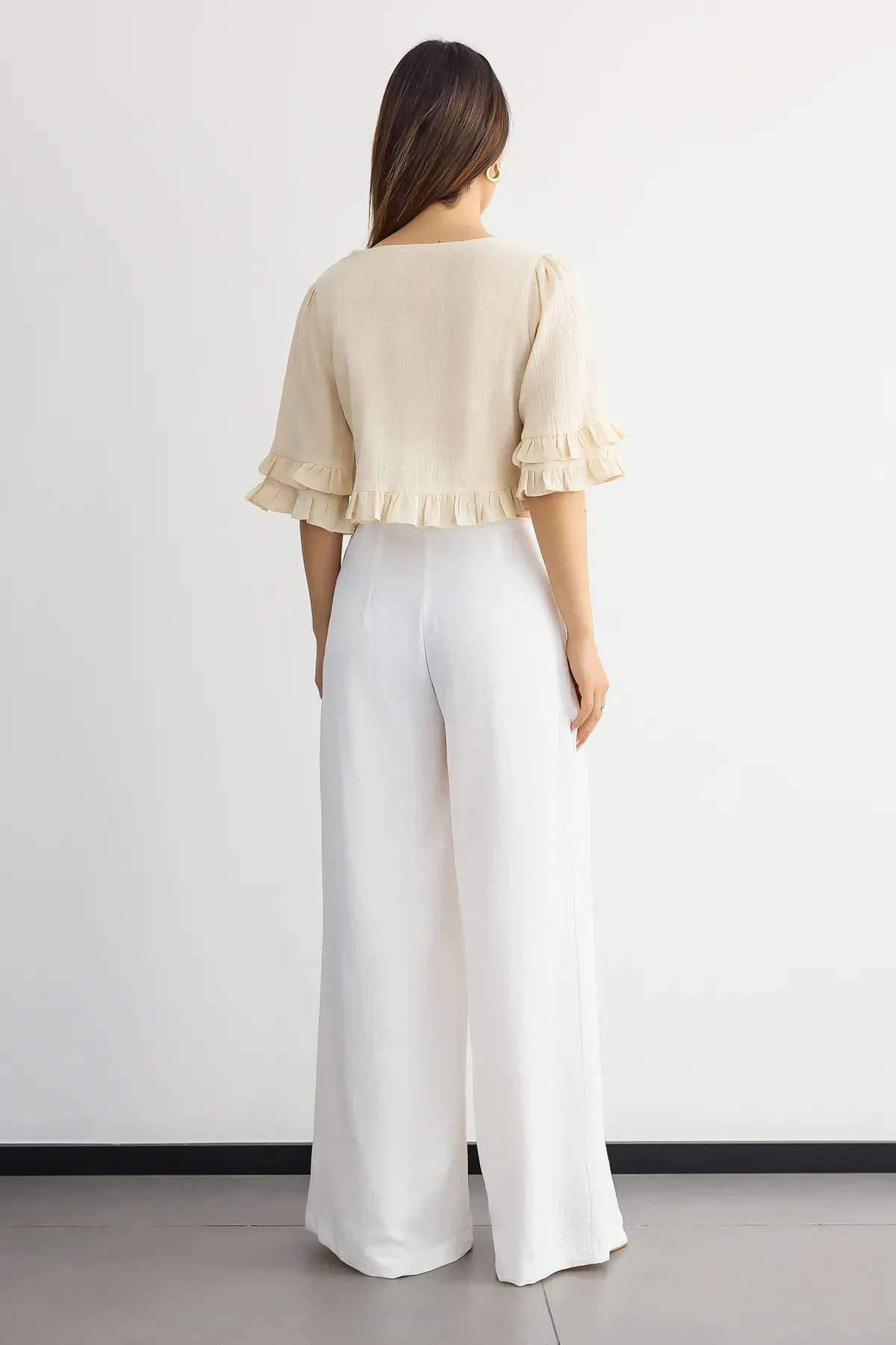 Cropped V-Neck Ruffled Blouse 5