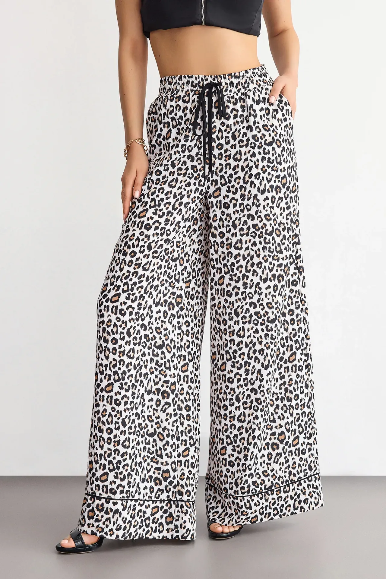 High-Waist Super Wide Leg Trousers with Animal Print 