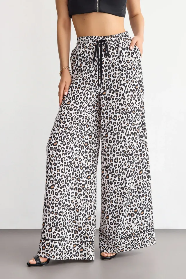 High-Waist Super Wide Leg Trousers with Animal Print 