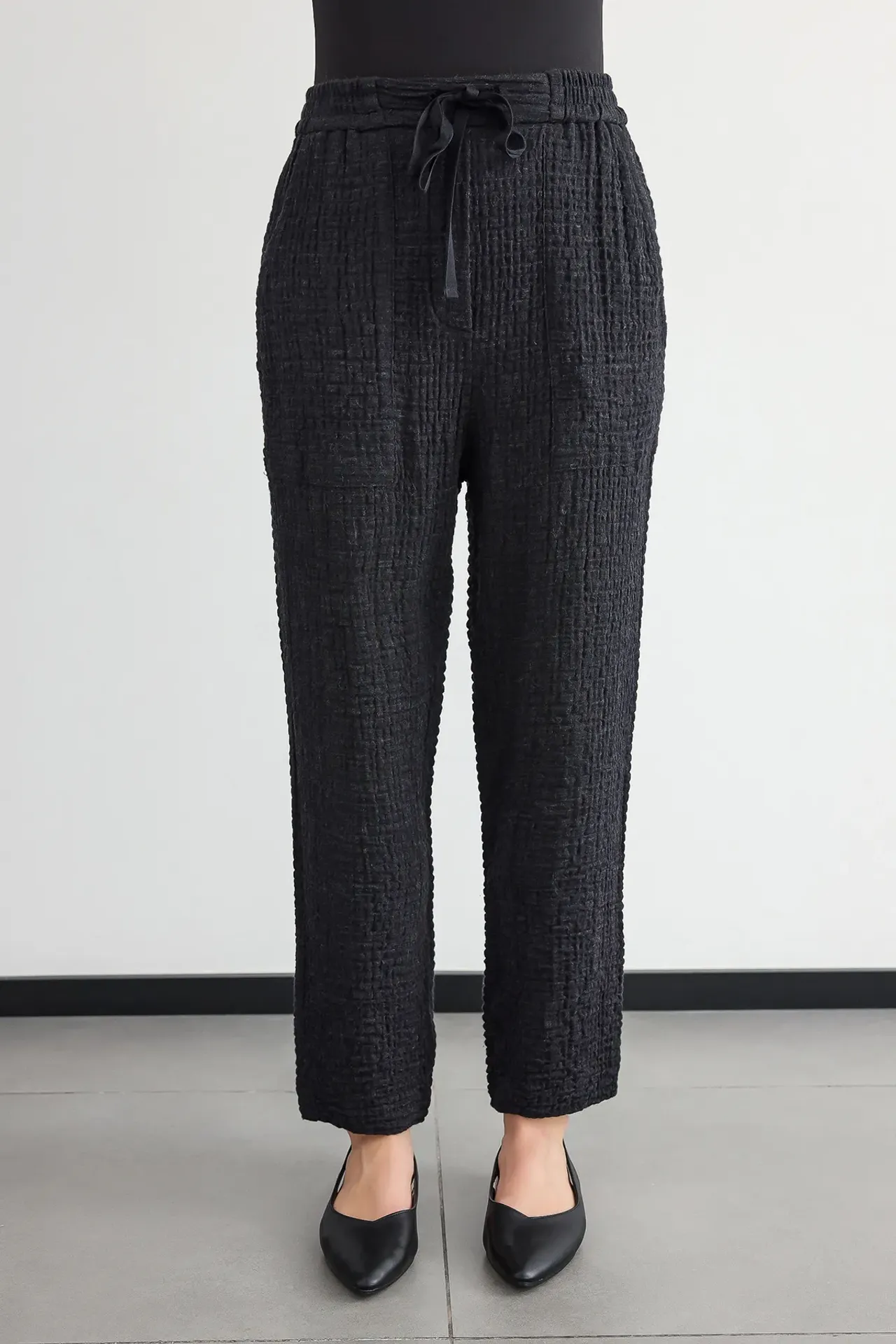 Textured High-Waist Carrot Trousers with Drawstring