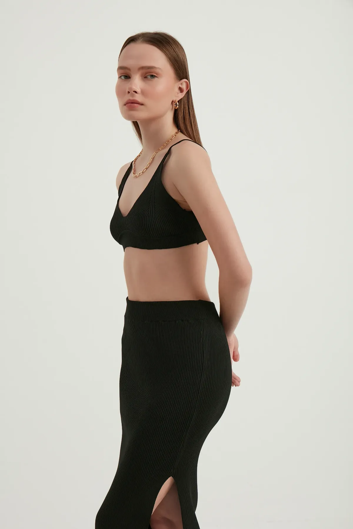 2 Parça: V Yaka Vücut Tipine Uygun Crop Top & Yan Yırtmaçlı Yüksek Bel Maksi Etek 3