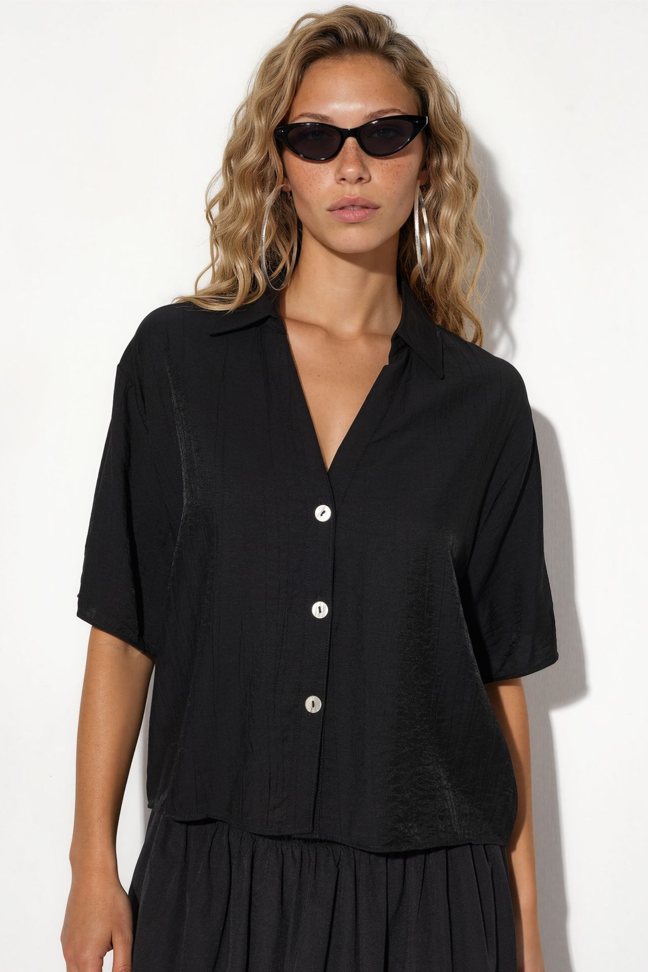 BUSEM Women’s Cropped Relaxed Shirt 1