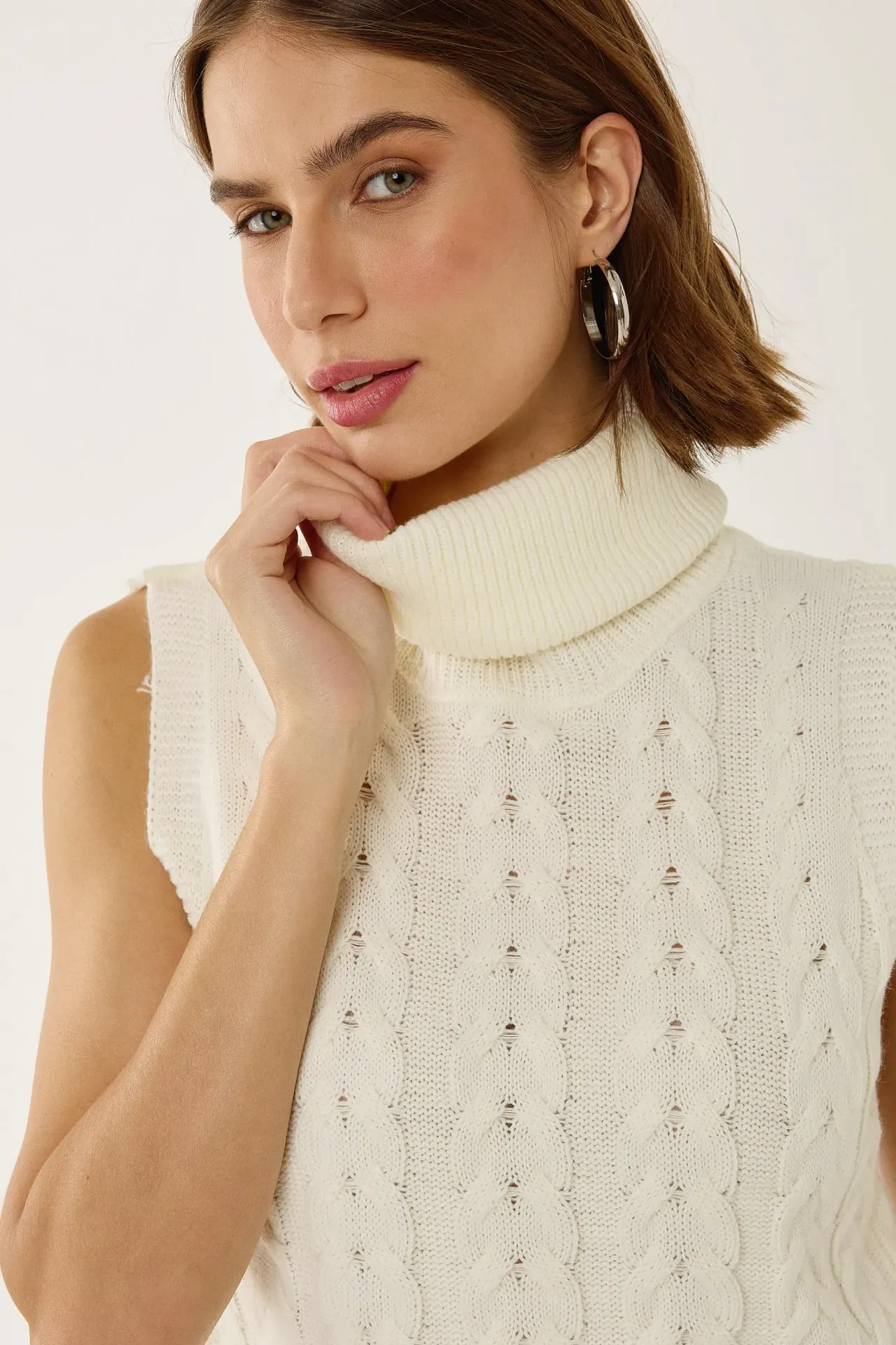 Turtleneck Knitwear Sweater Vest with Hair Braid Pattern