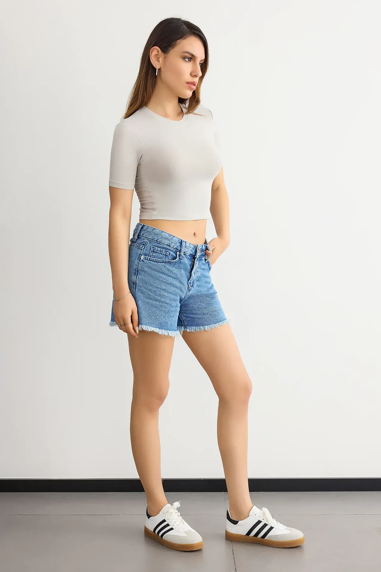 Crew Neck Basic Crop top