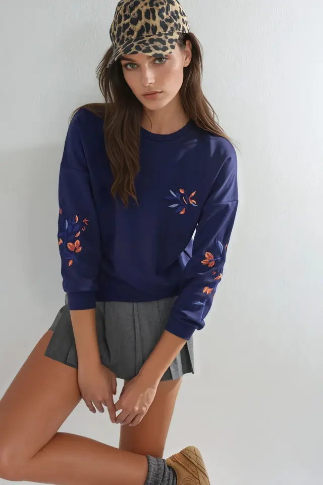 Modal Dokulu İşlemeli Bisiklet Yaka Sweatshirt Berşan Collection