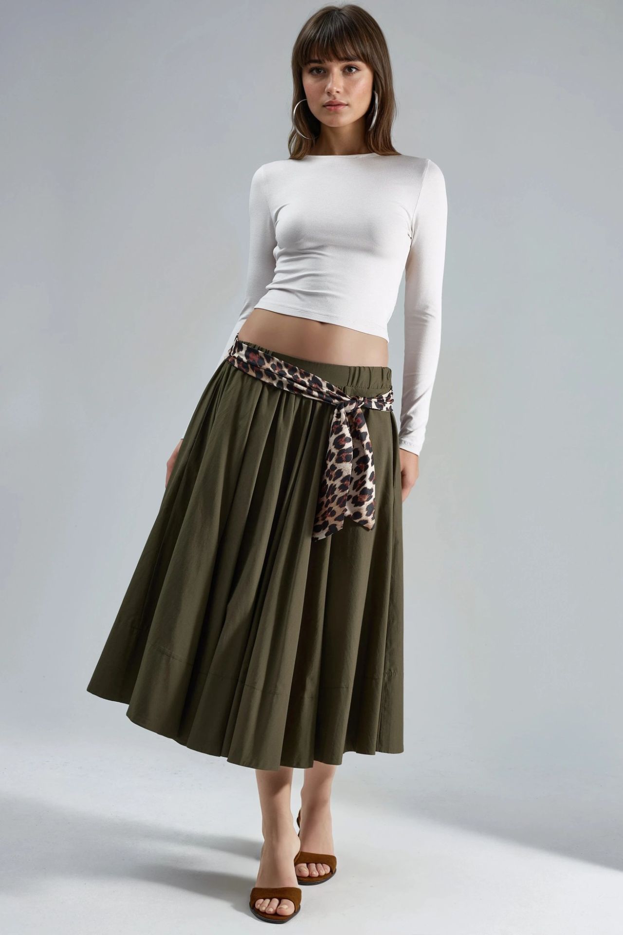 BUSEM Slim Fit Crop Blouse with Back Detail 4