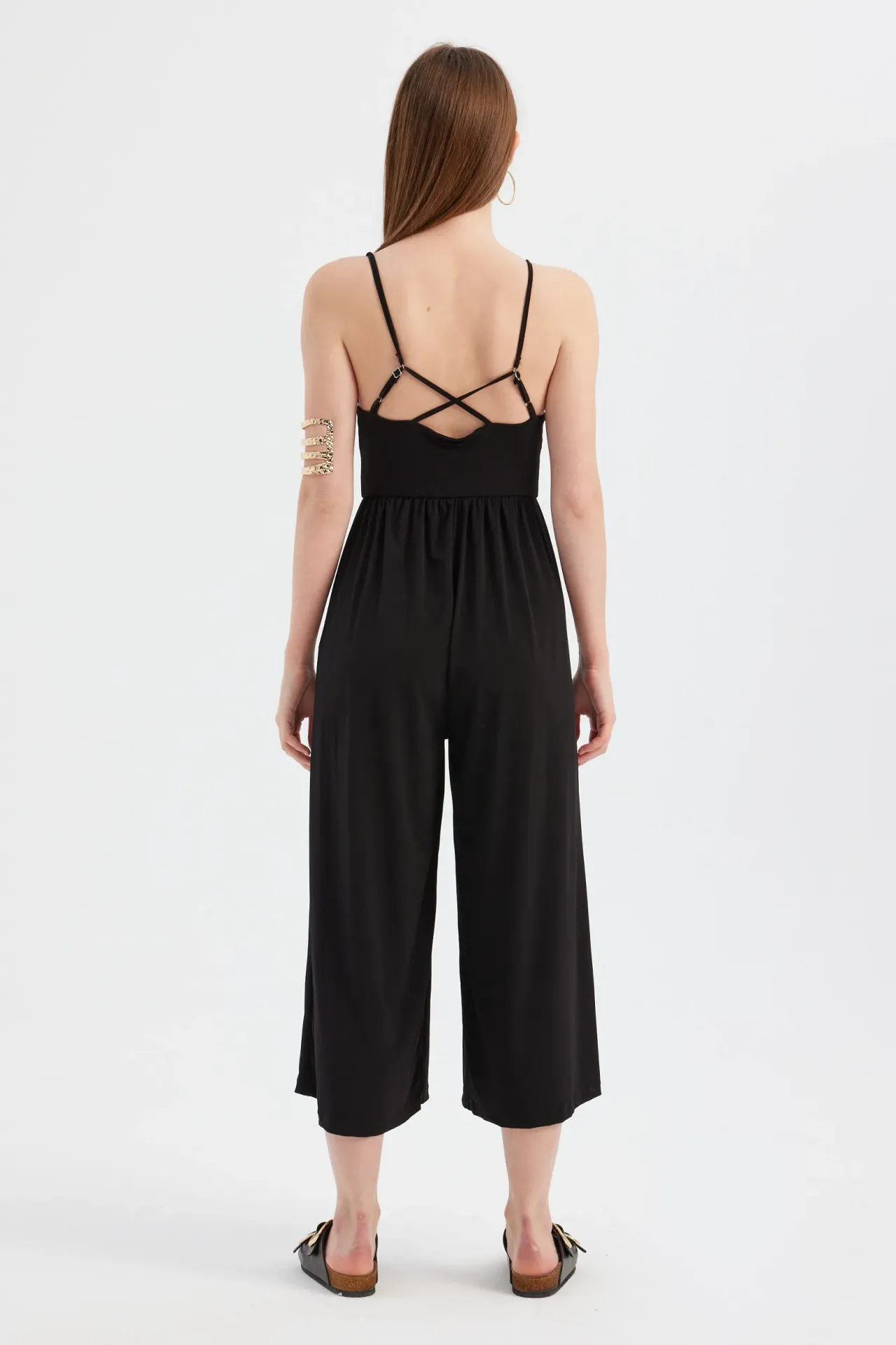 Solid Wide-Leg Jumpsuit with V-Shaped Front