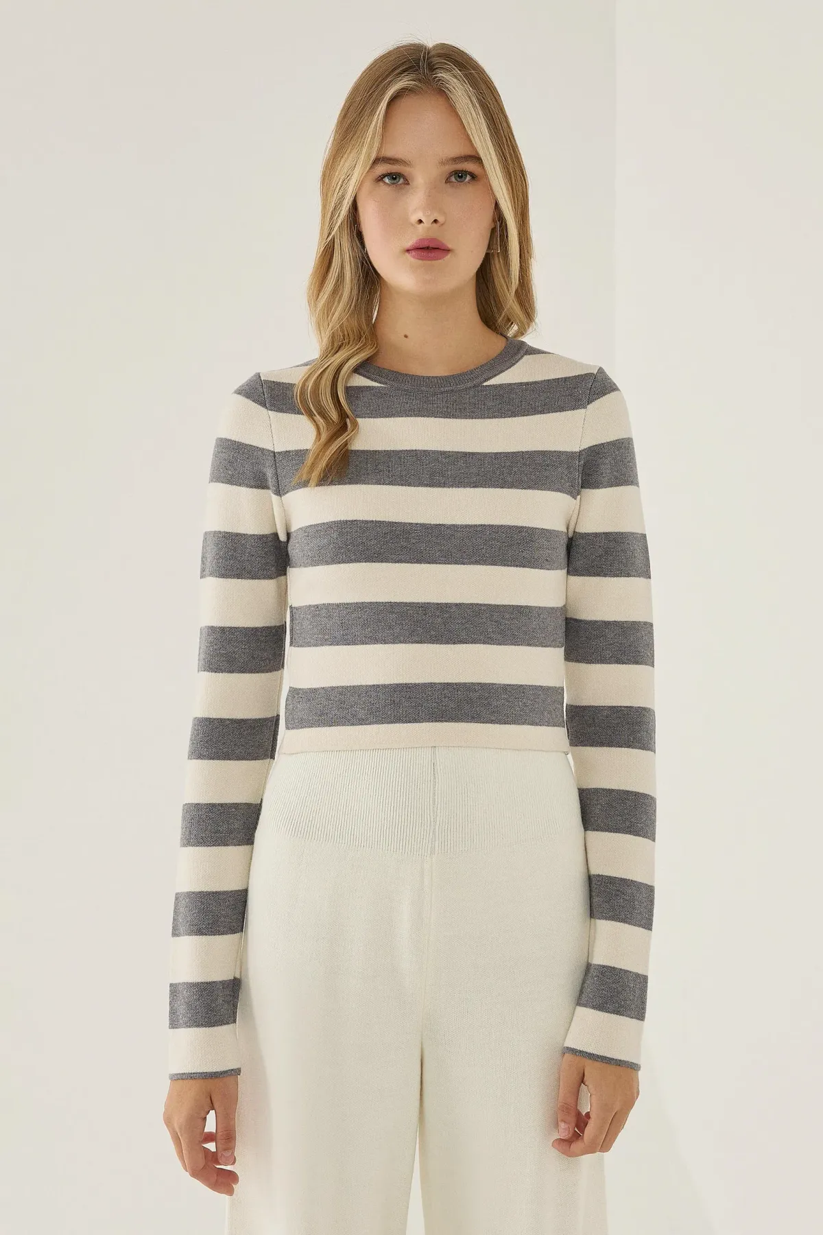 Striped Crew Neck Knit Top 3