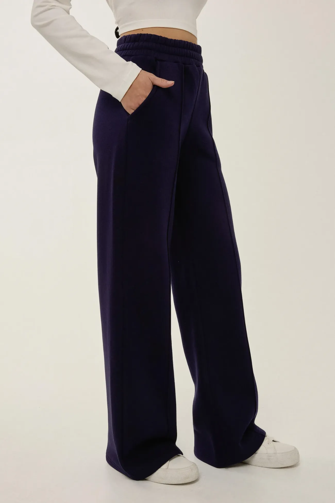Wide Leg Elastic Waist Pintuck Fleece Sweatpants 3