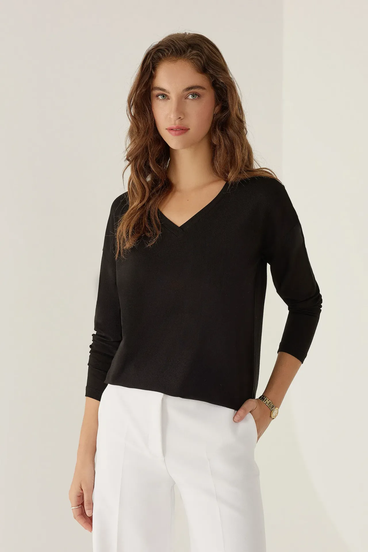 Basic V-Neck Knitting Blouse