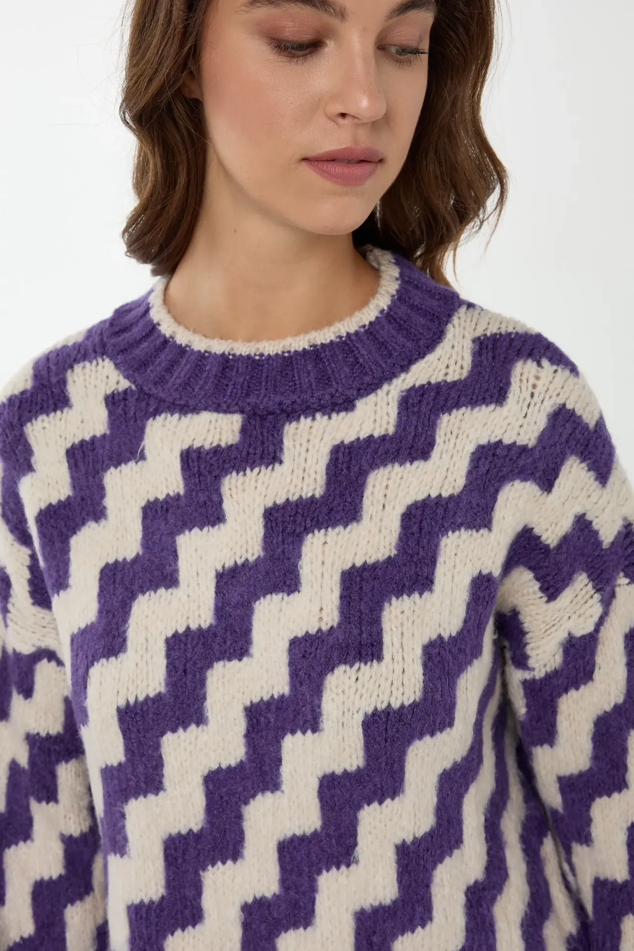 Zigzag Patterned Crew Neck Sweater