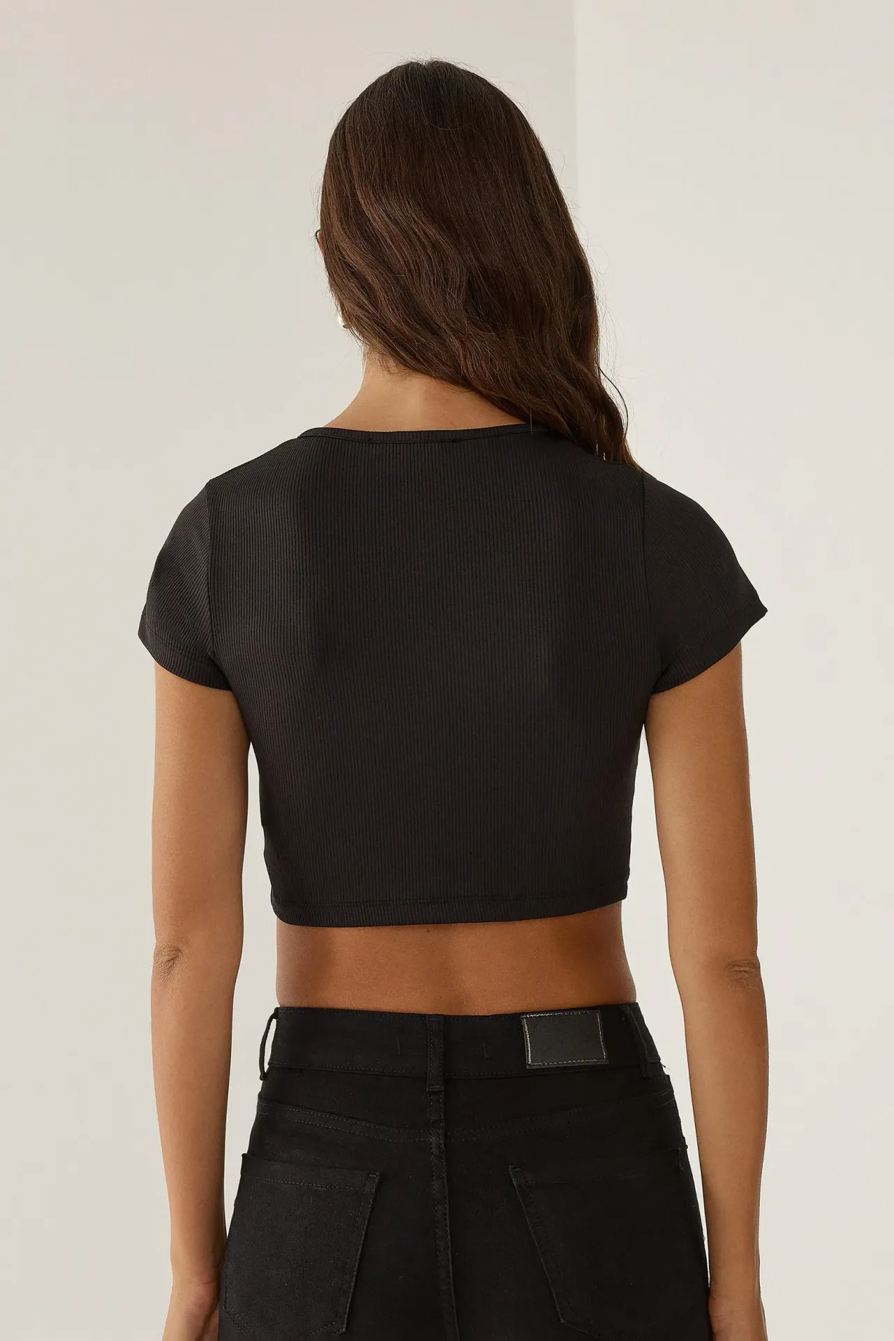 Pool Collar Buttoned Crop Top