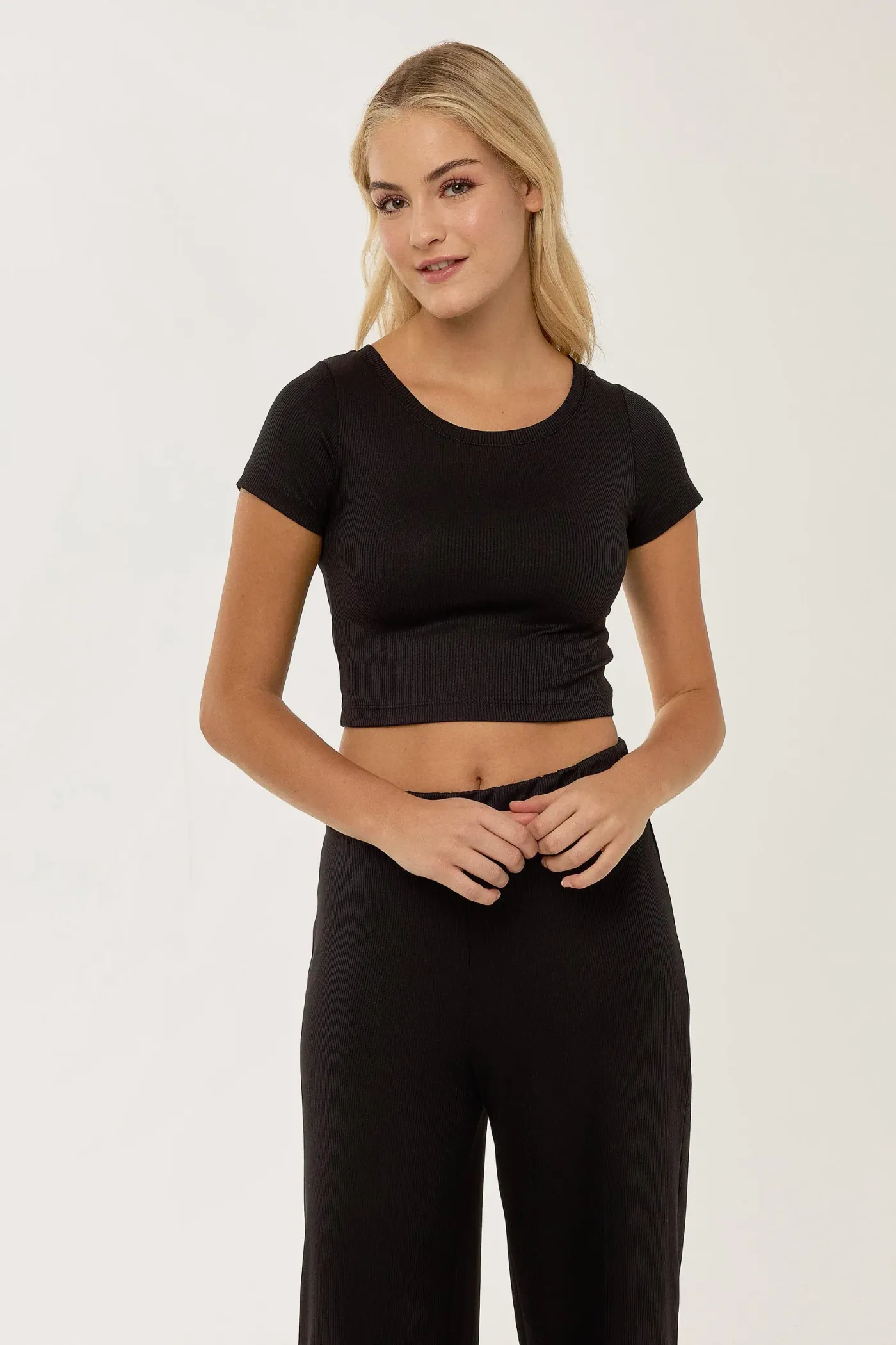 Knit Crop Shirt & Elastic Belt Pants Set 2