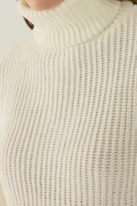 white-image-4