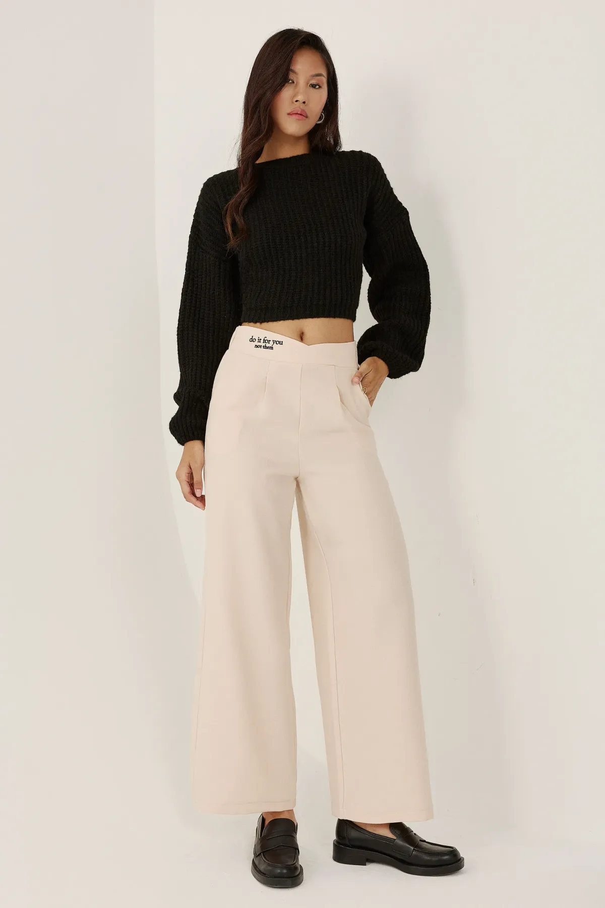 Waist Detailed Straight Leg Pants 1