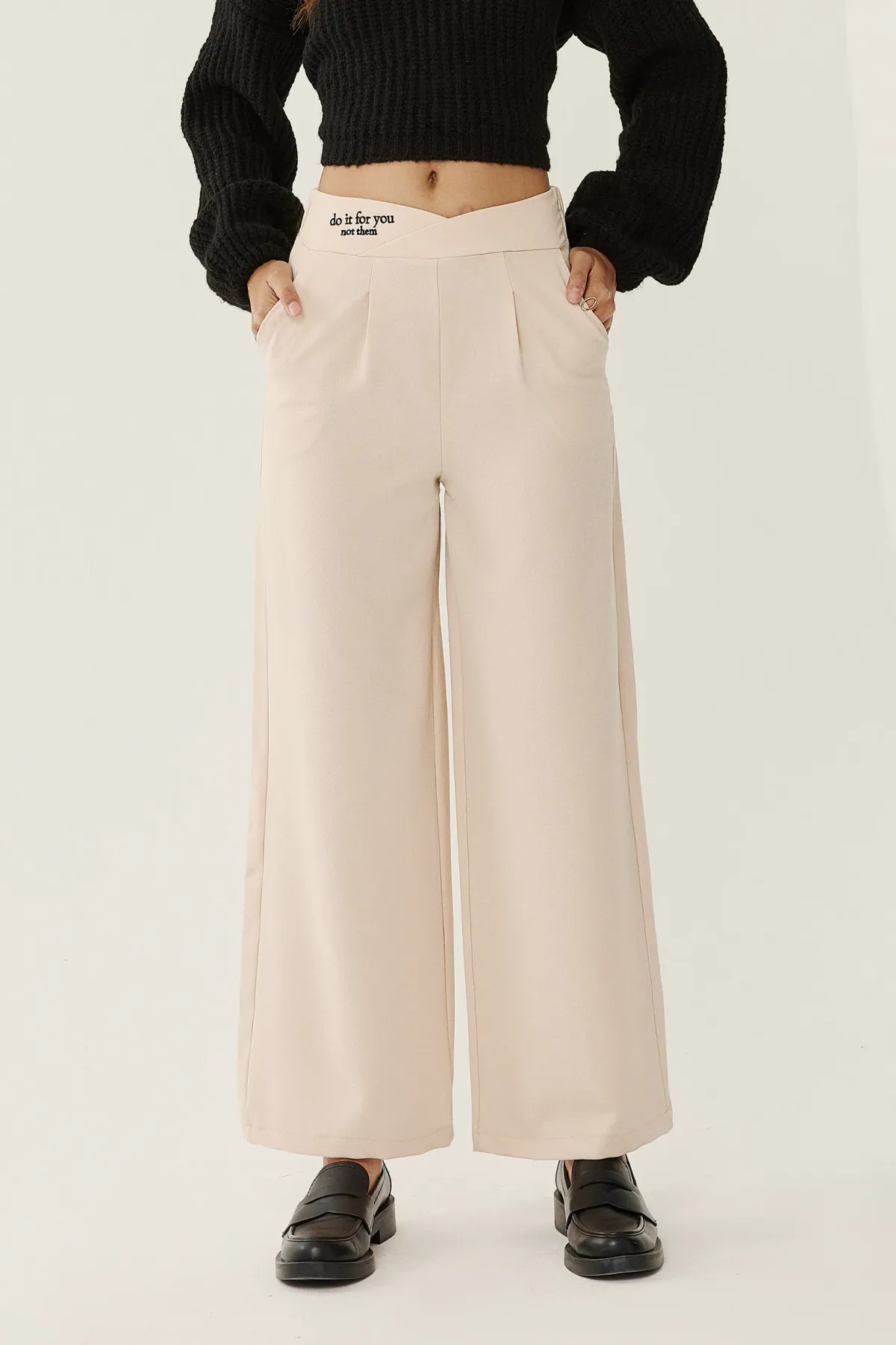 Waist Detailed Straight Leg Pants 3