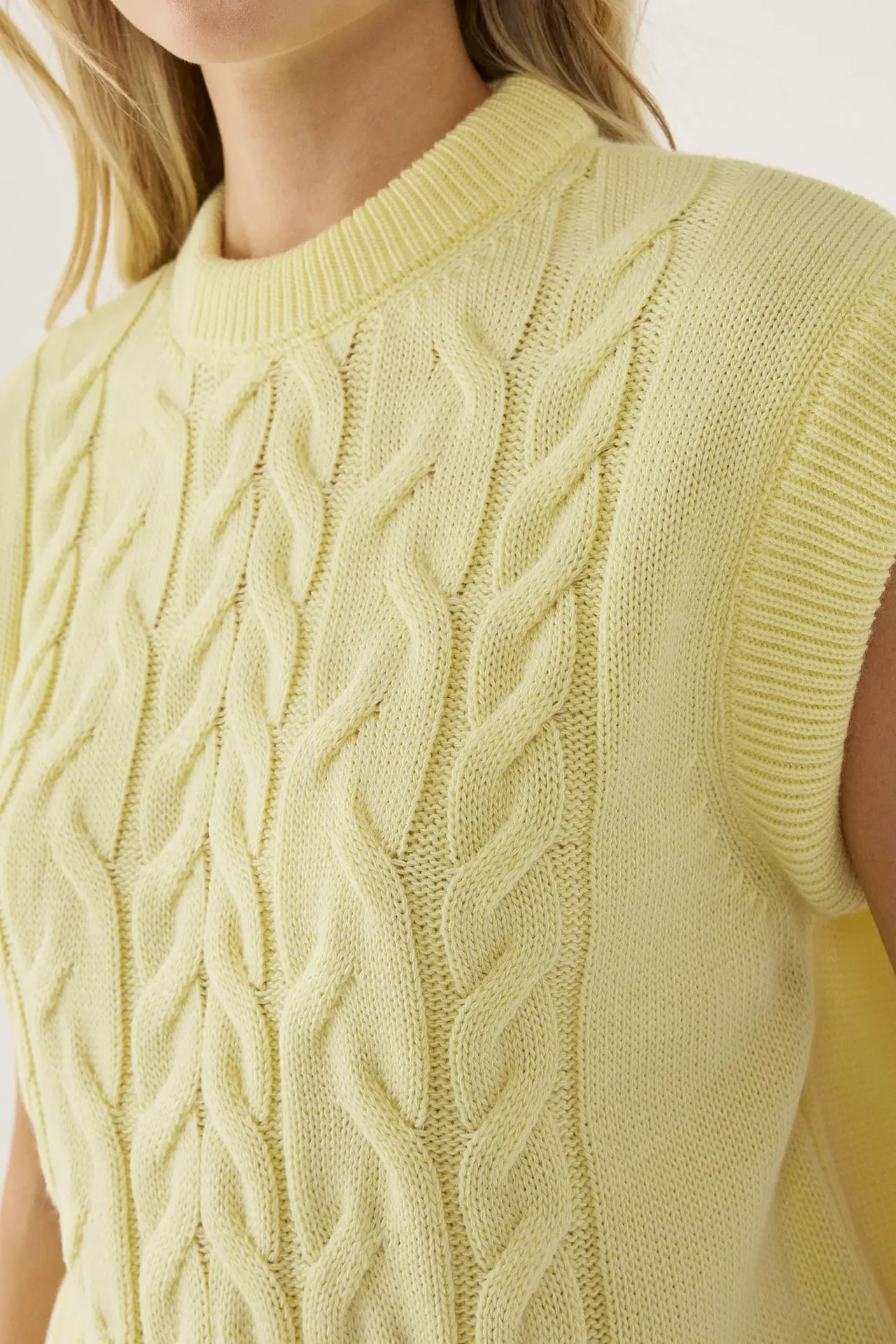 Hair Braid Pattern Sweater Vest