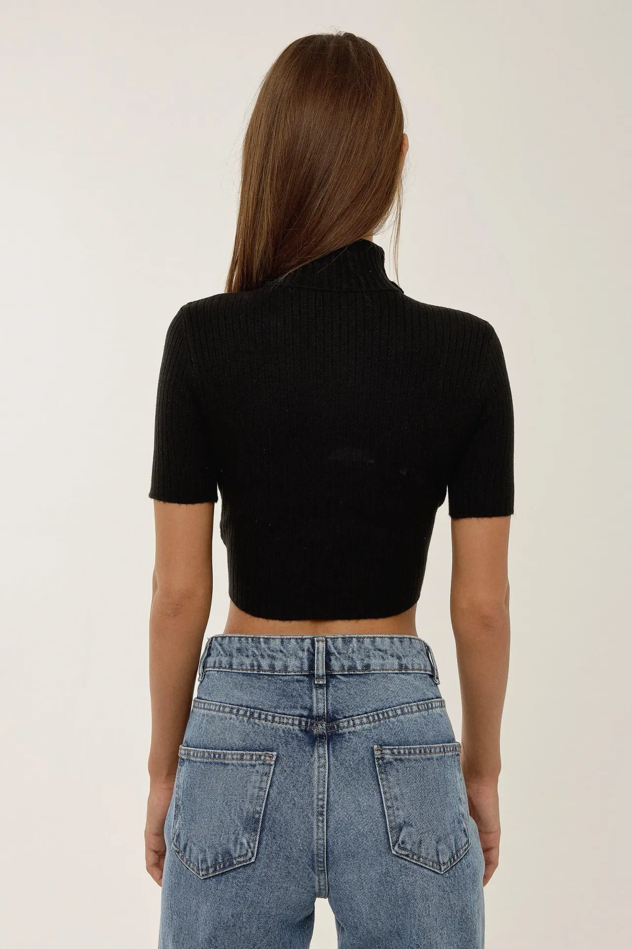 Slim Fit Turtleneck Knitted Crop Top