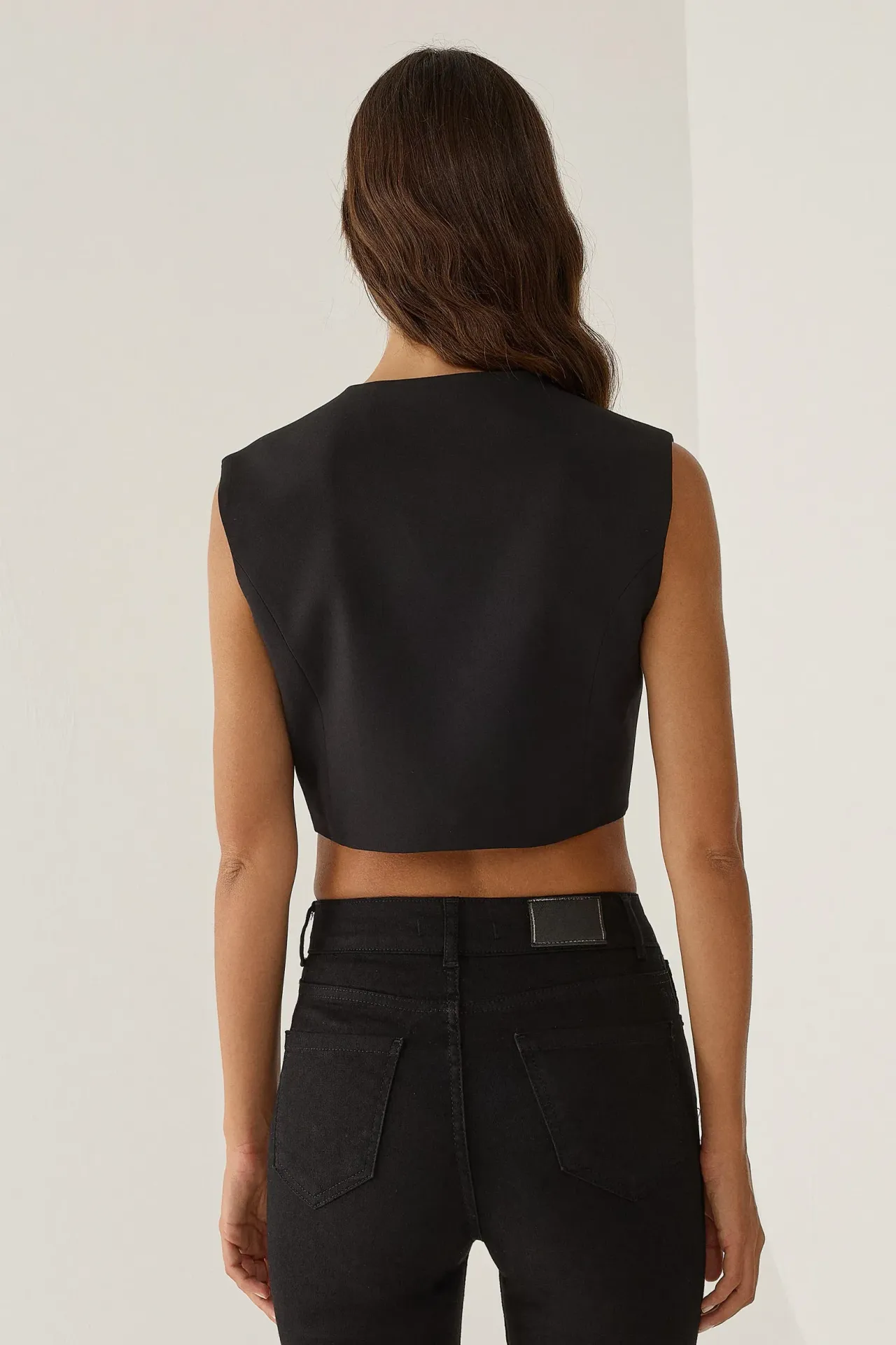 Fitted V-Neck Cropped Vest