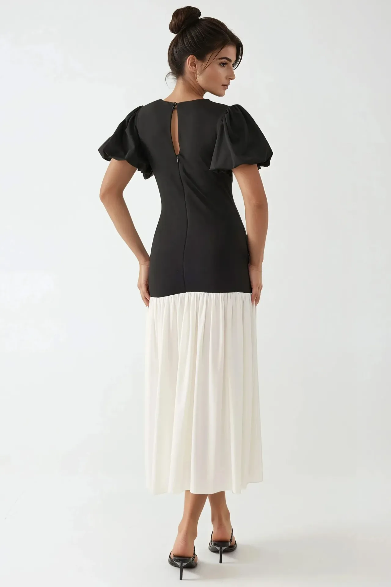 Fitted Contrast Midi Dress with Crew Neck