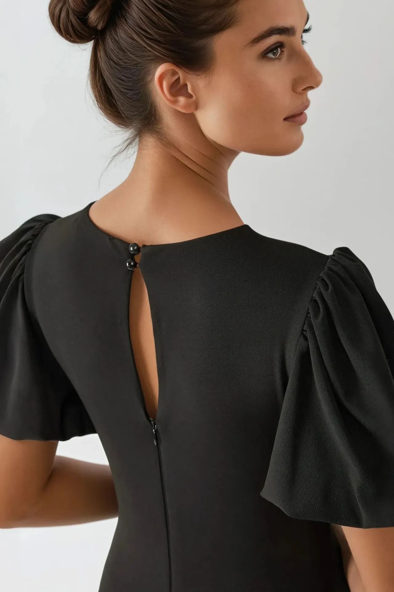 Fitted Contrast Midi Dress with Crew Neck