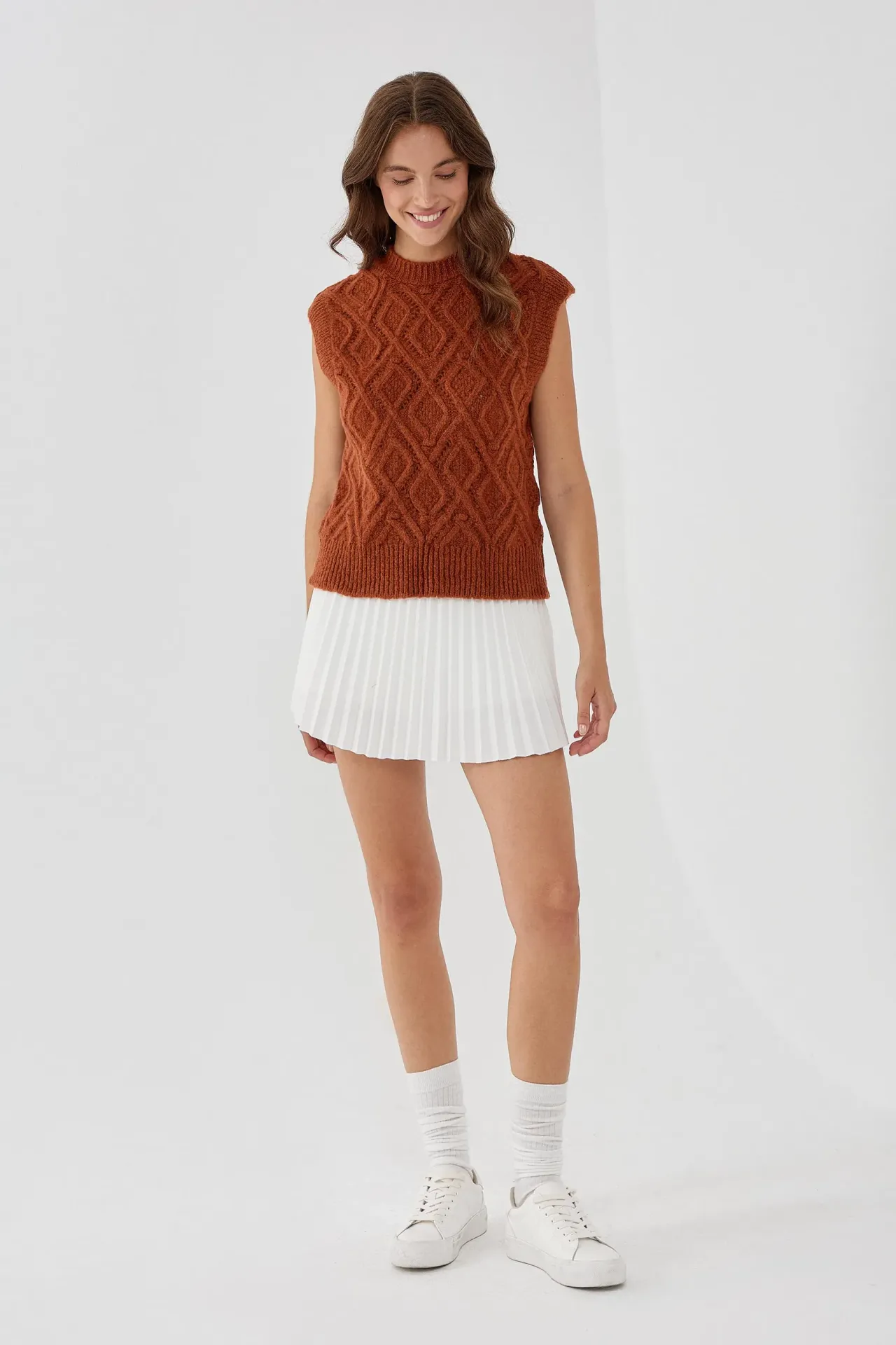 Baklava Pattern Crew Neck Knit Vest