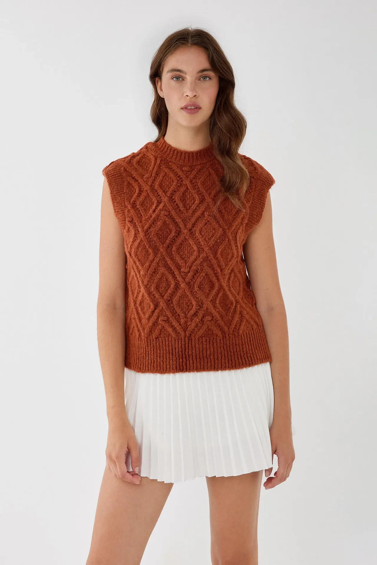 Baklava Pattern Crew Neck Knit Vest