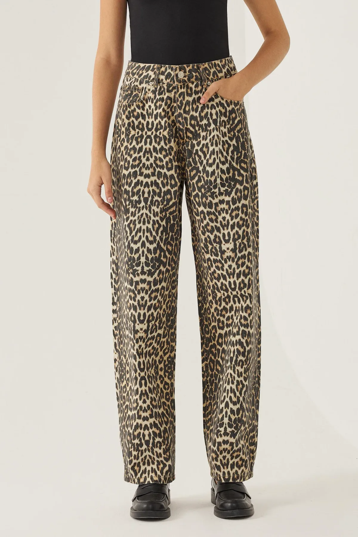 Leopard Print Mom Fit Jeans 2