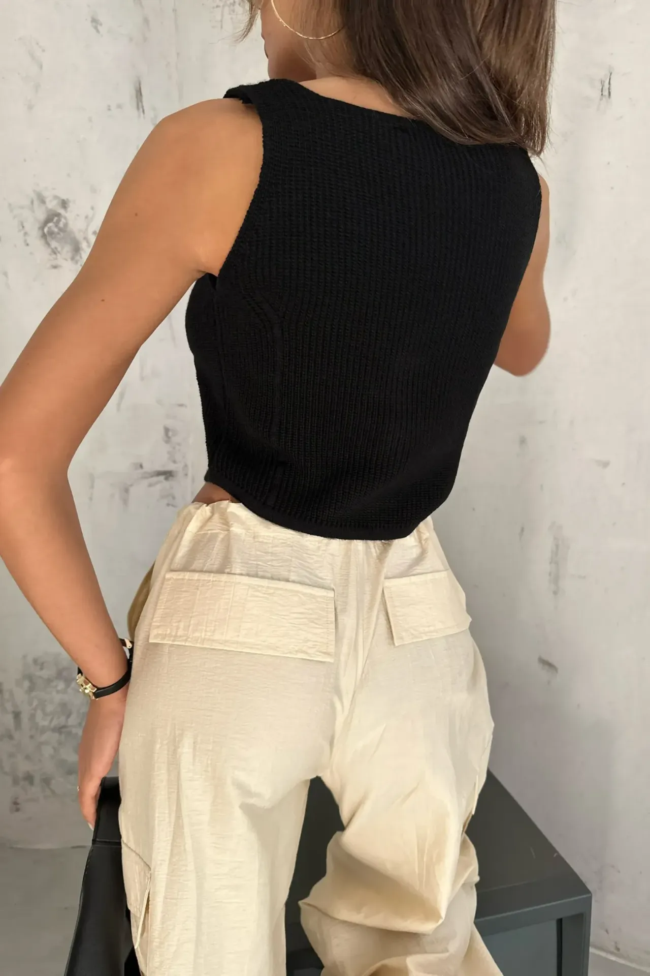 V Neck Knitted Buttoned Cropped Waistcoat