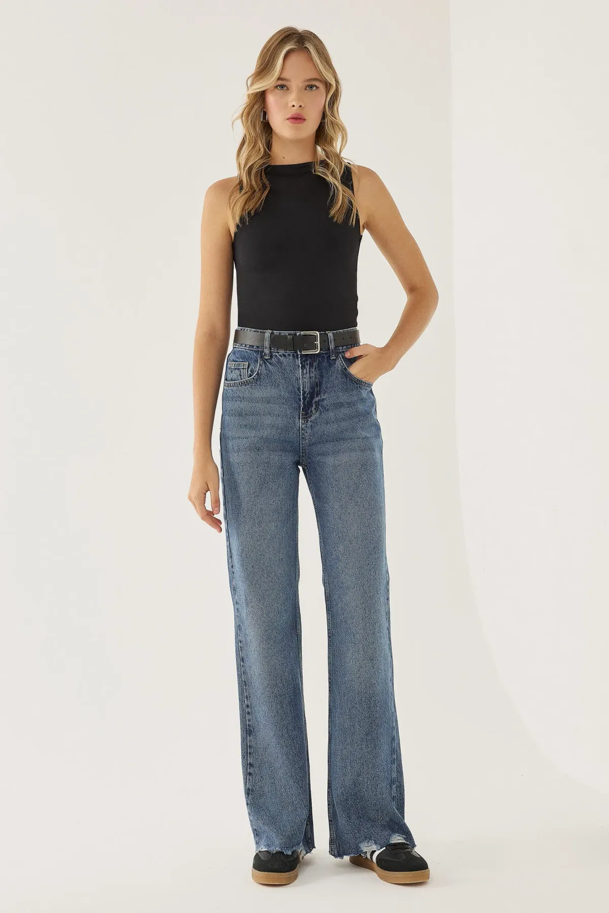 Washed Effect Straight Leg Jeans 1