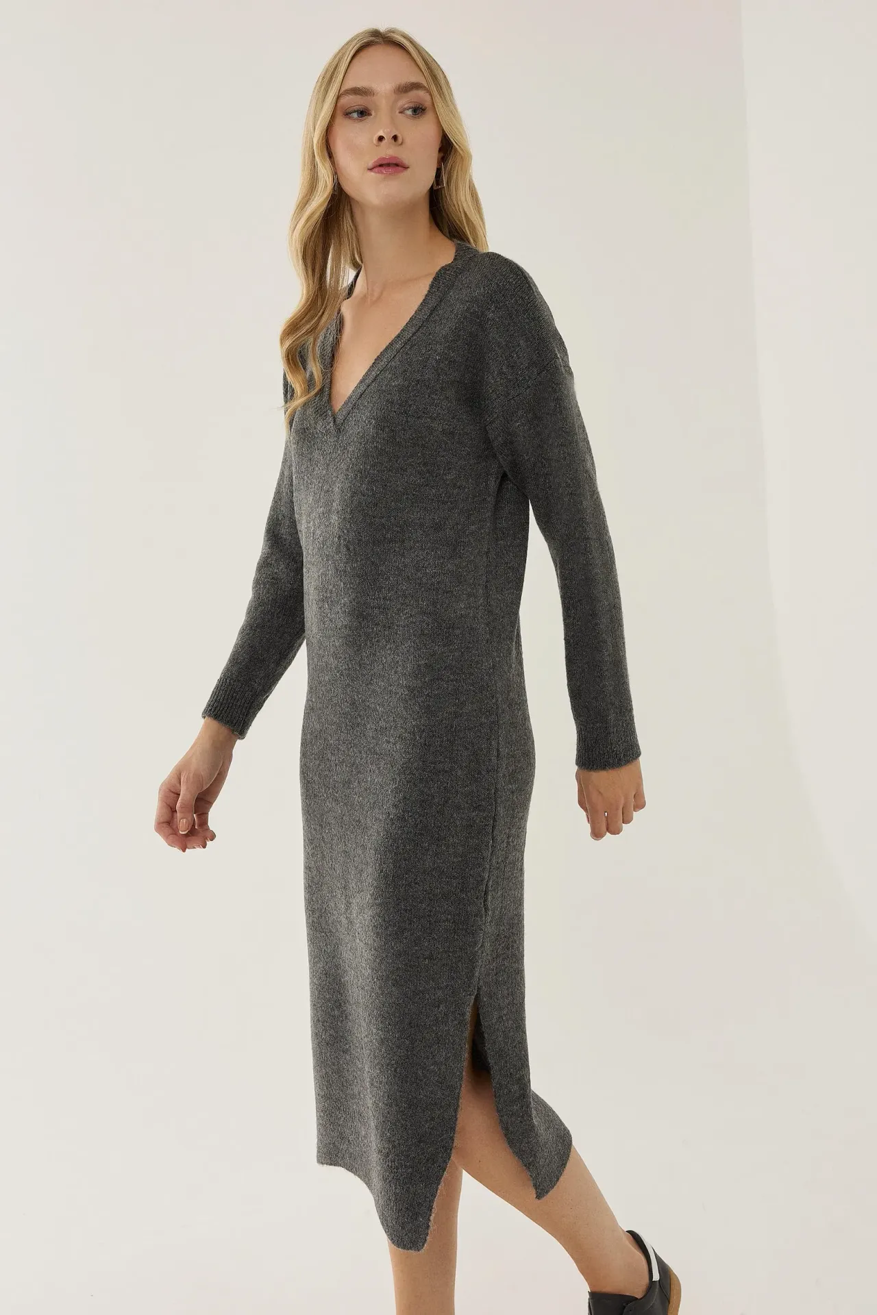 Relaxed Fit V-Neck Midi Knit Dress