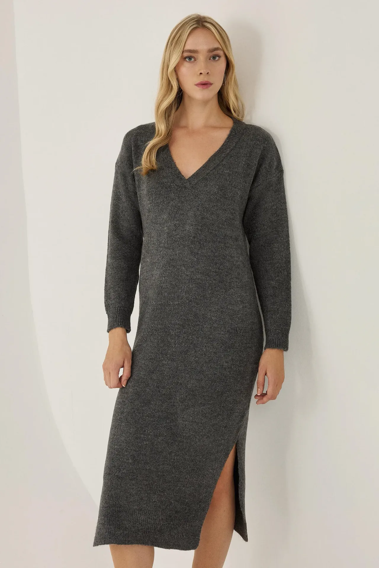 Relaxed Fit V-Neck Midi Knit Dress