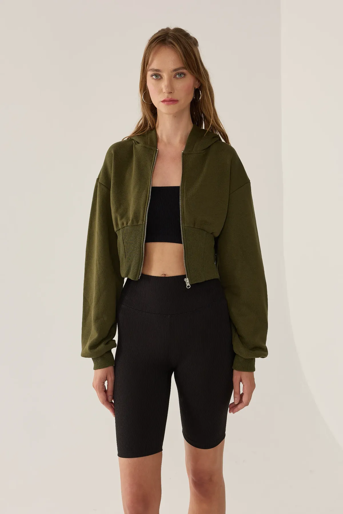 Slim Fit Cropped Hoodie with Zipper 1