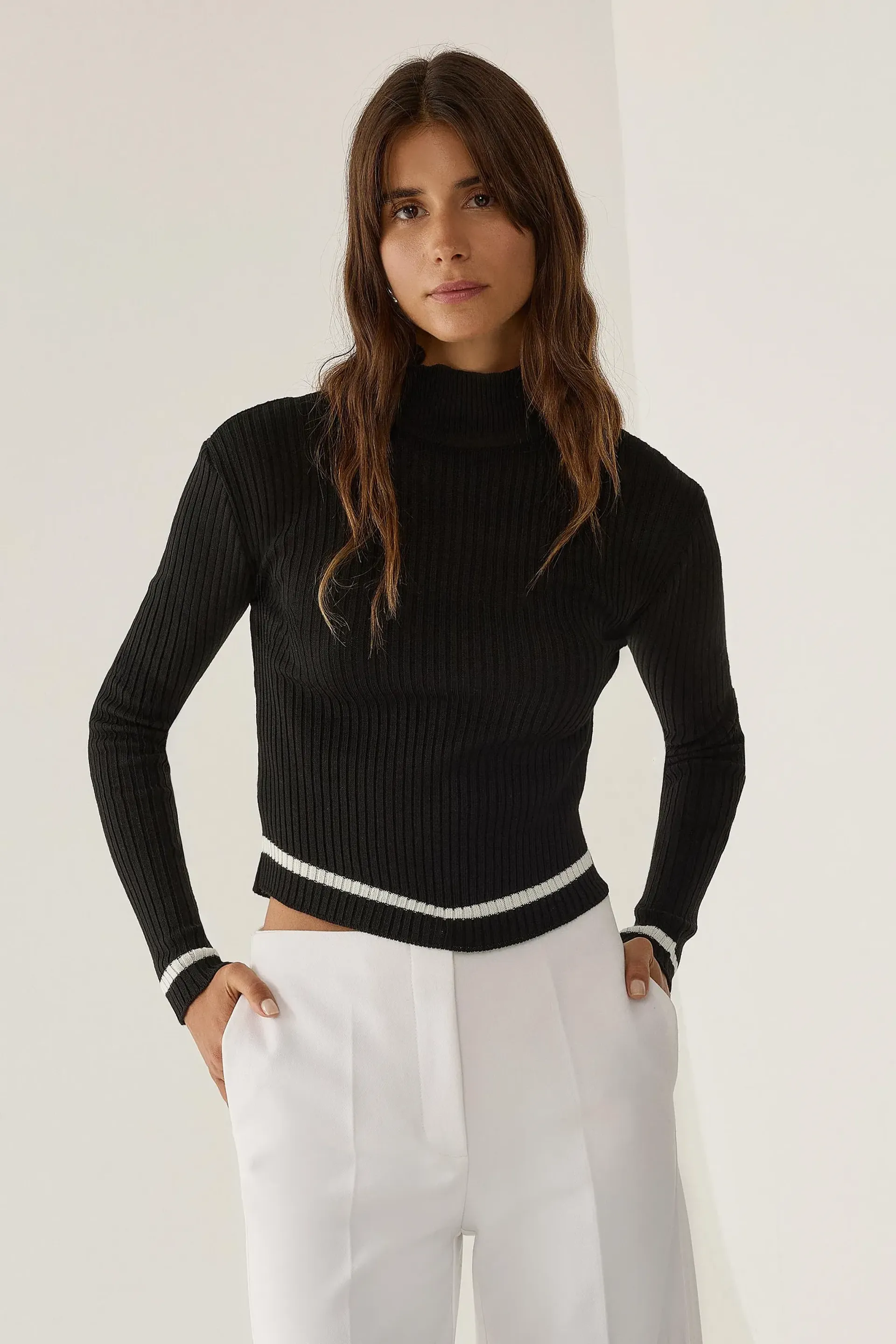 Black Slim Fit Half Turtleneck Cropped Sweater Women