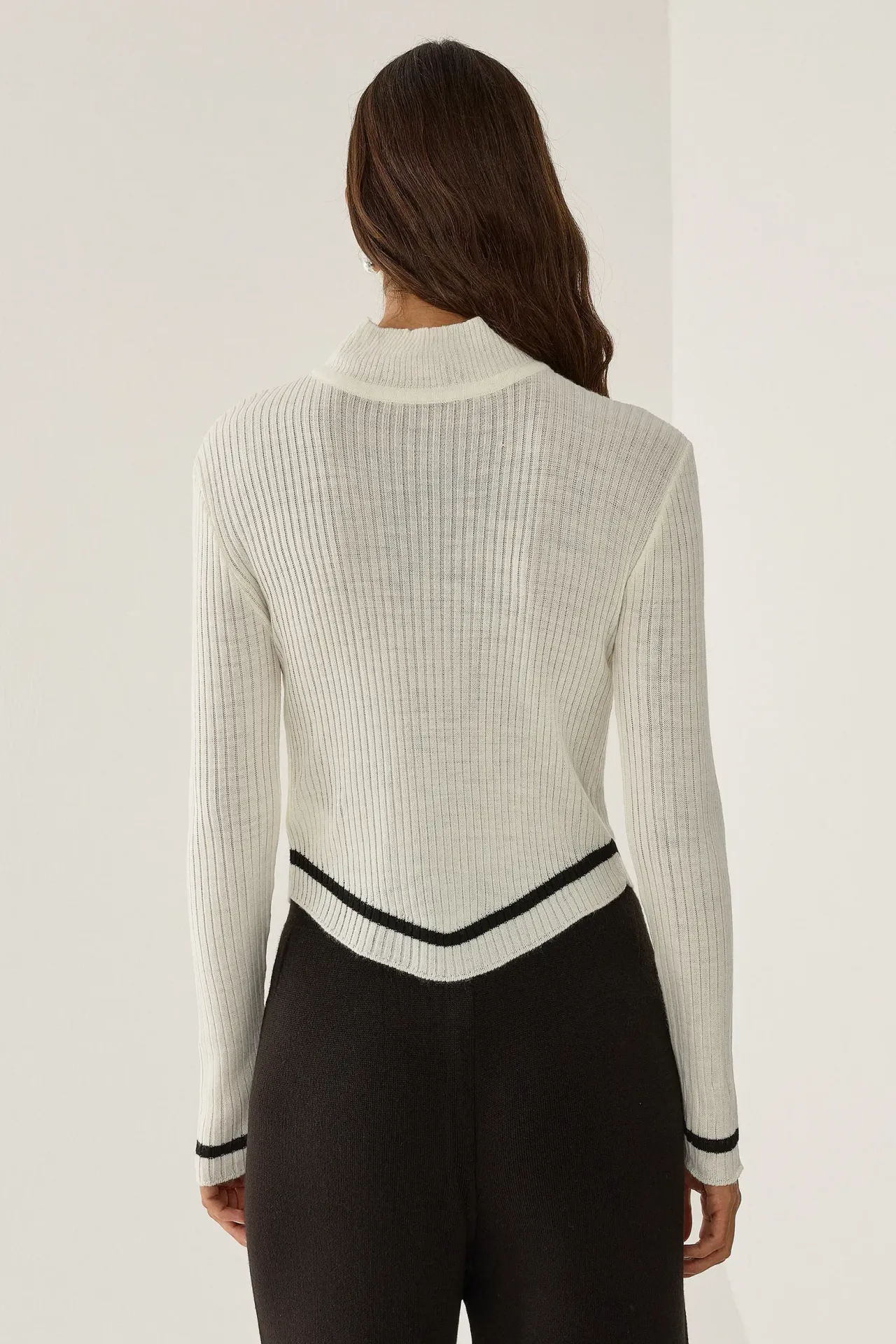 Slim Fit Half Turtleneck Cropped Sweater