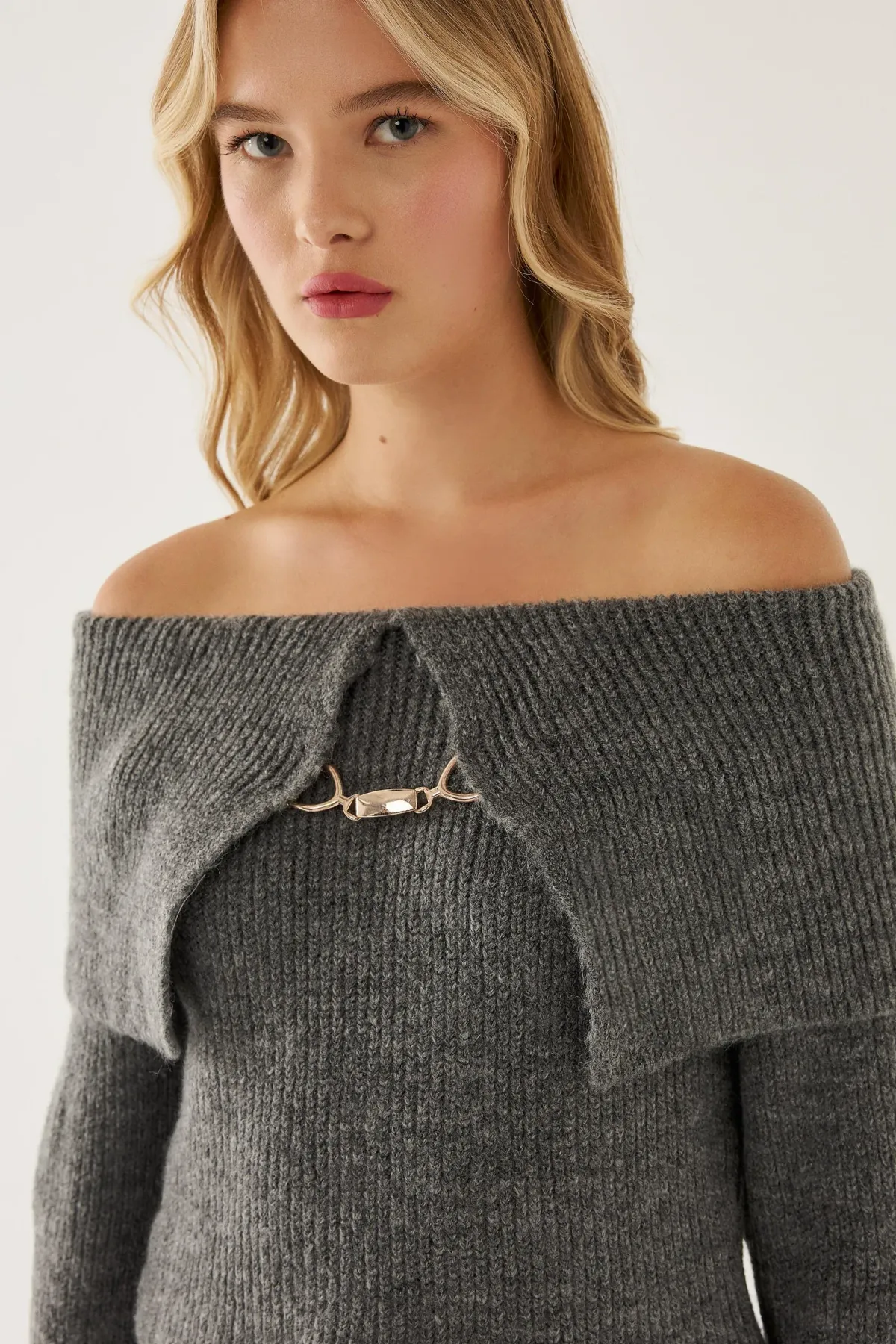 Chain Detailed Off Shoulder Two-Piece Coord Set 2
